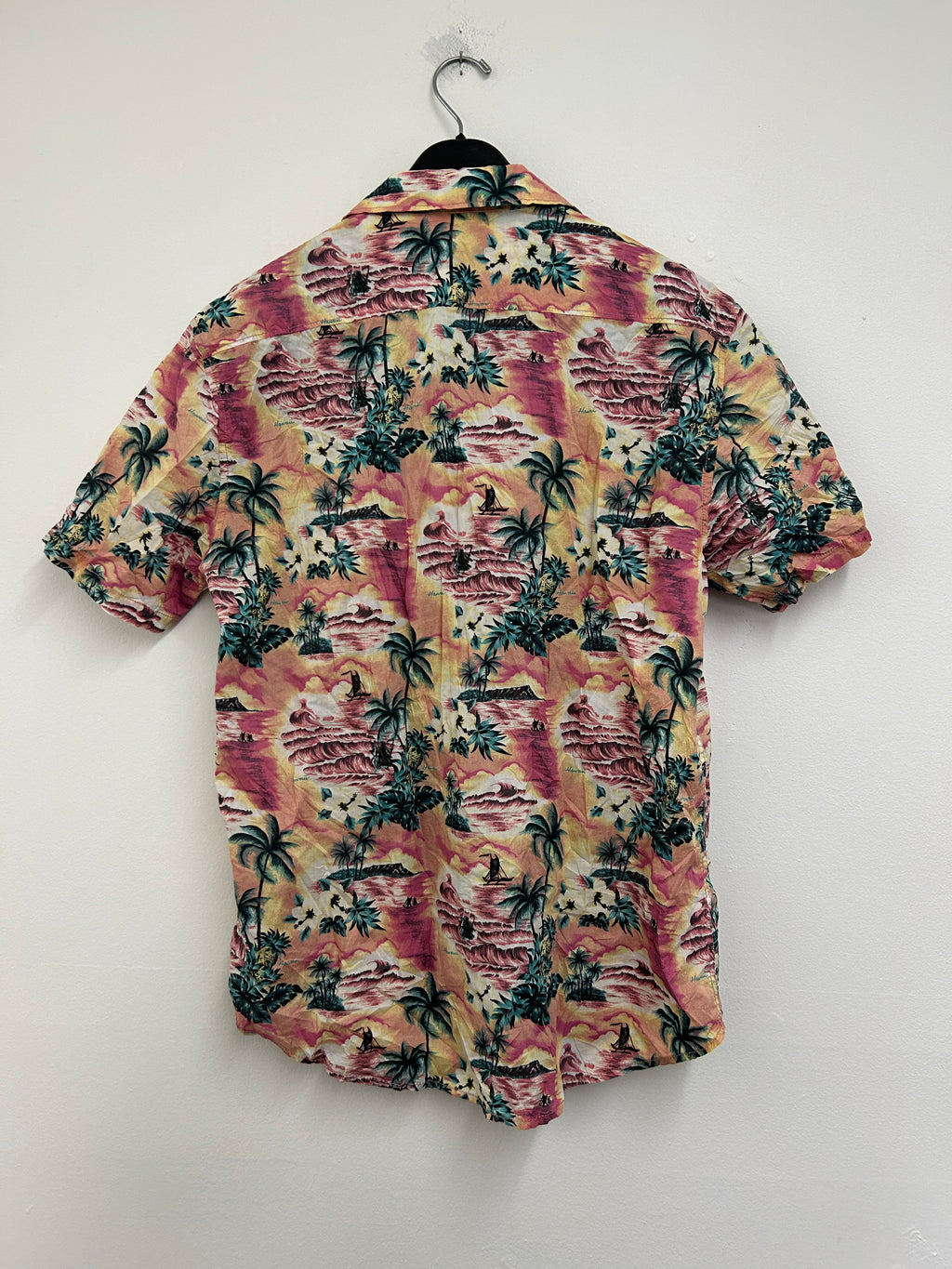 chemise-hawaienne-a-motifs-tropicaux-billabong