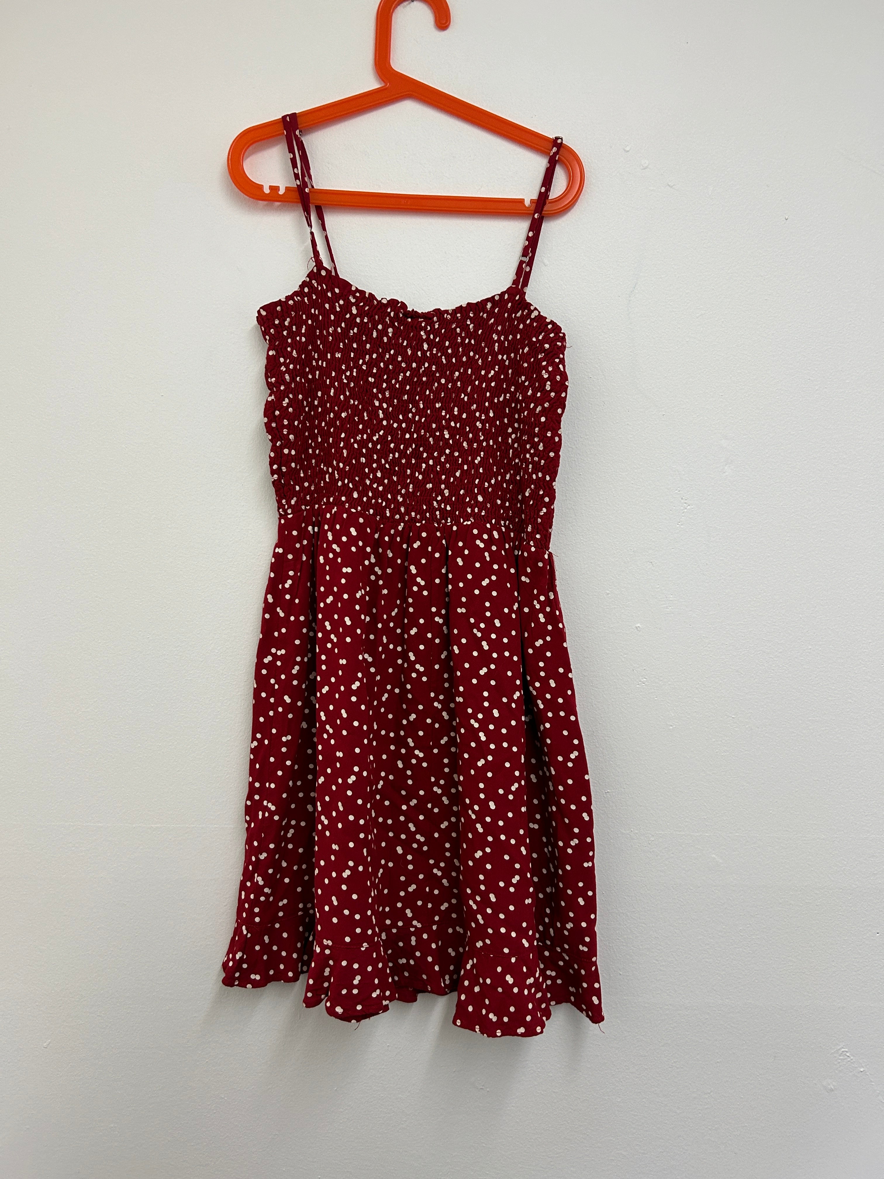 Robe rouge à pois blancs — Twik