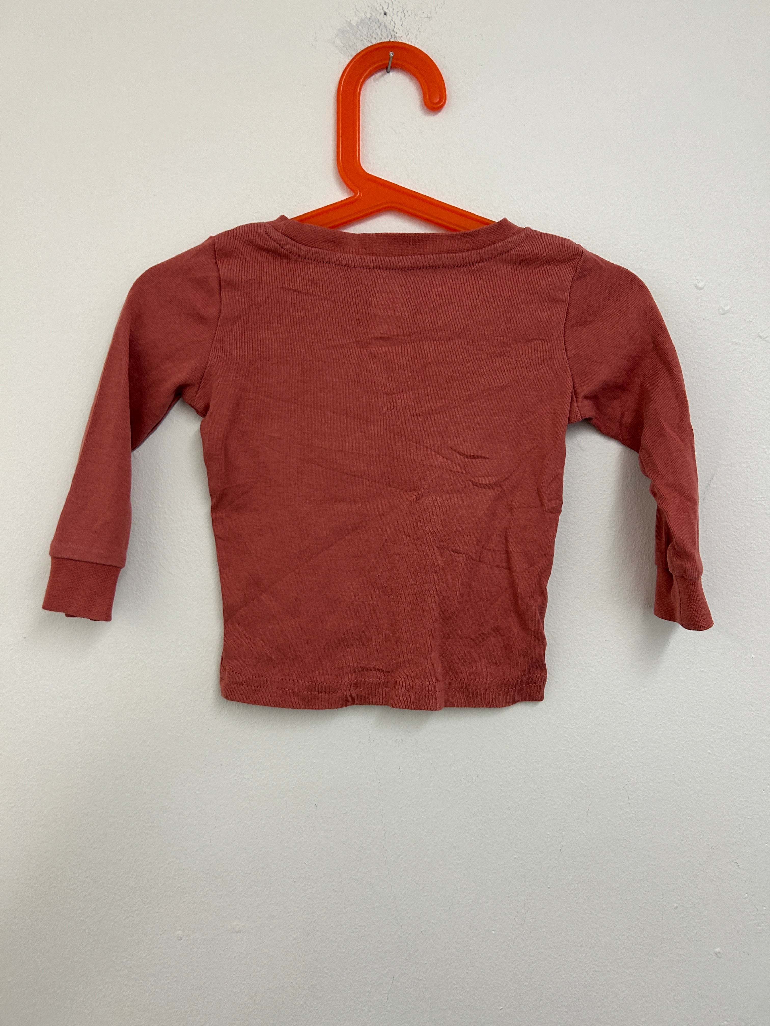 Chandail brun à motif hockey