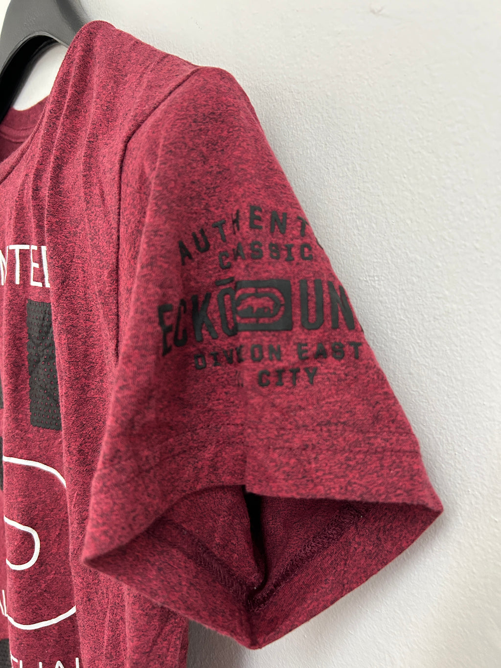 t-shirt-rouge-imprime-we-re-unlimited-ecko-unltd