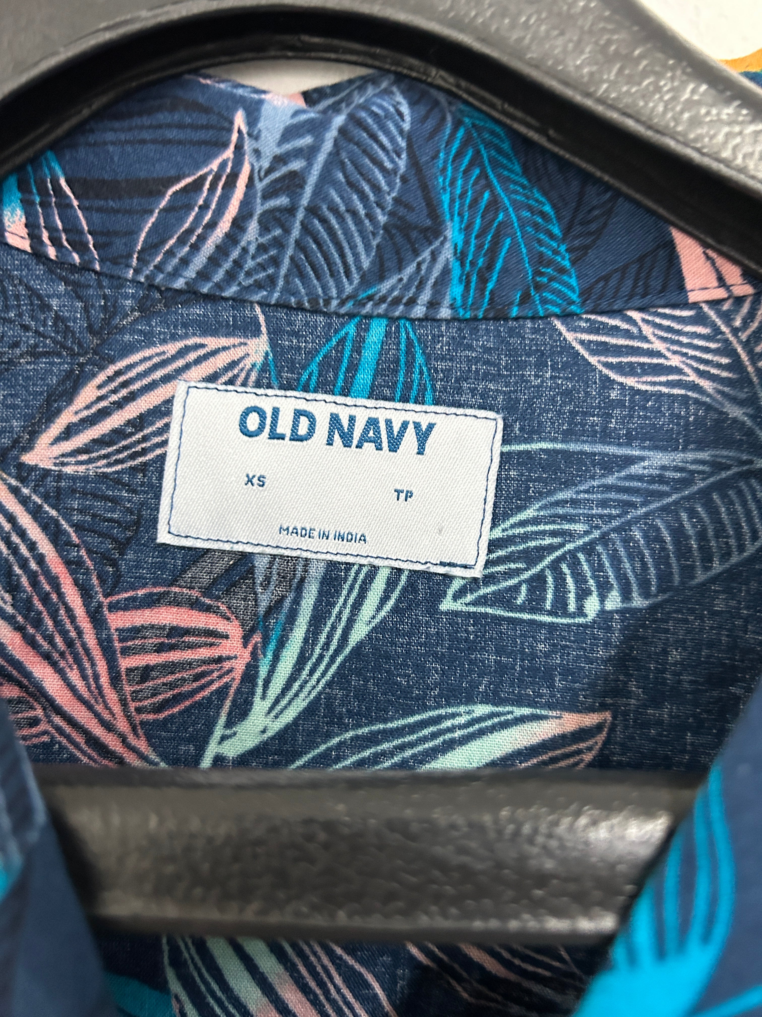 chemise-hawaienne-a-motifs-feuillage-old-navy