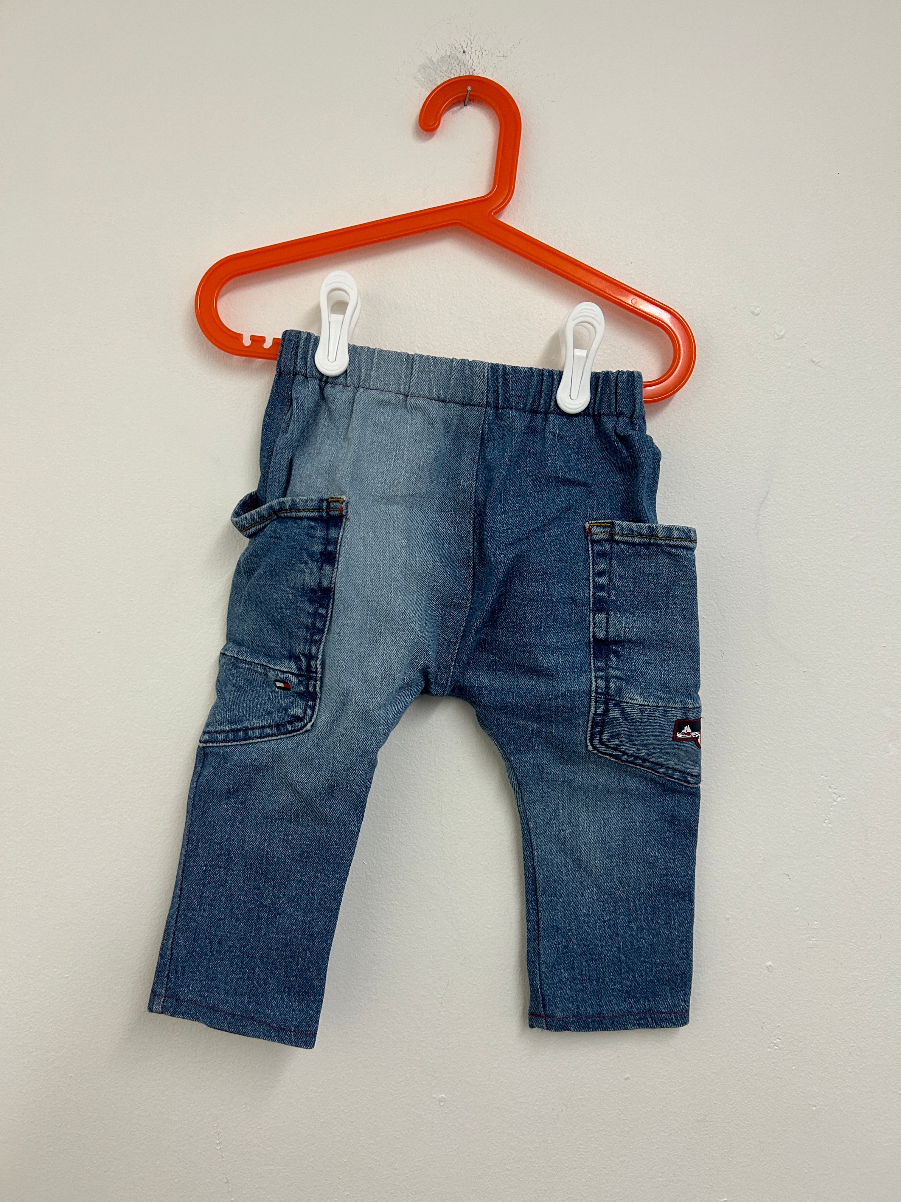 Jeans bleu à poches latérales — Tommy Hilfiger