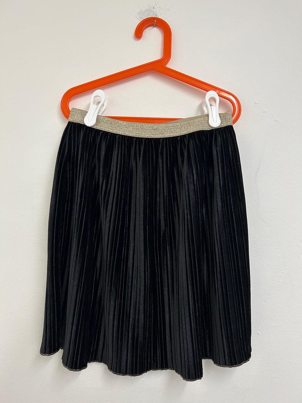 Jupe plissée noire en velours — ZARA