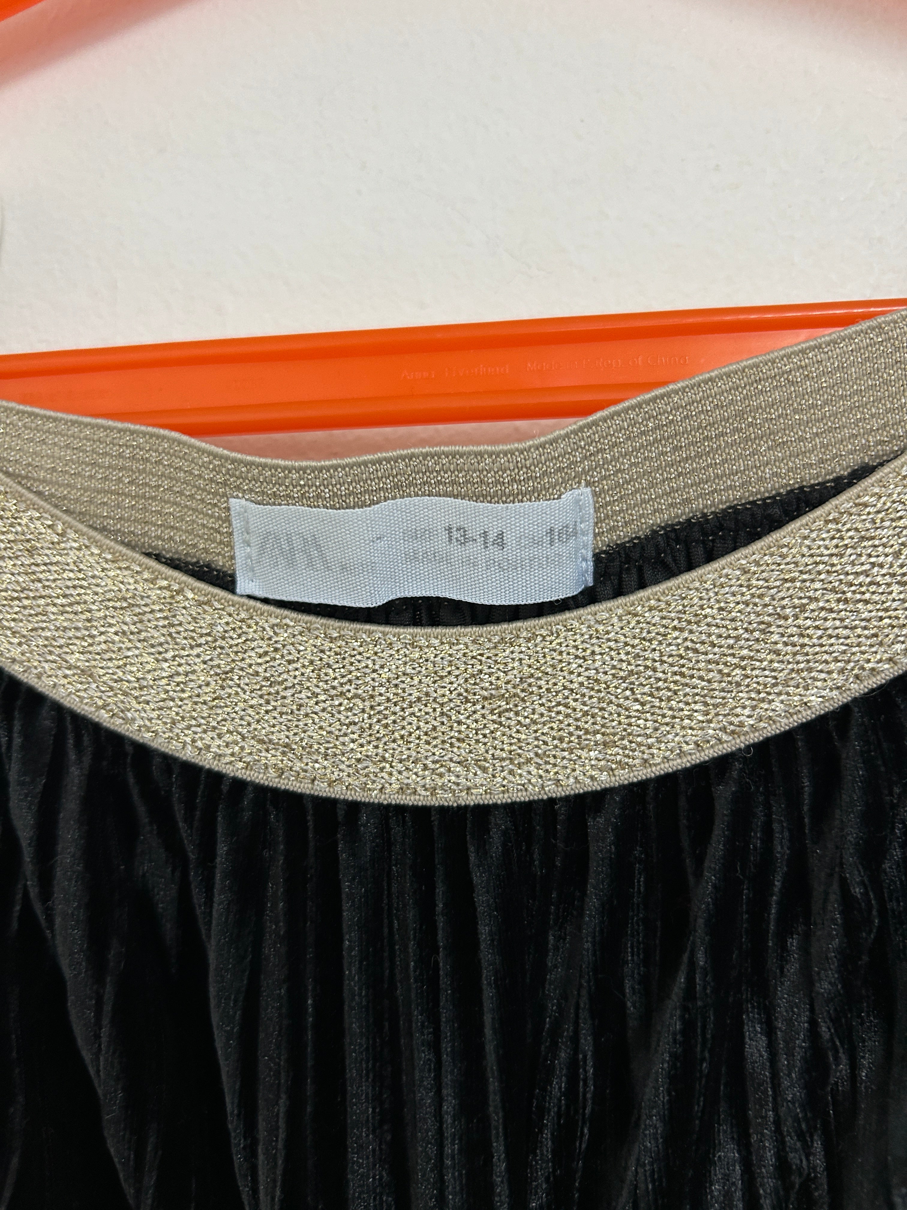 Jupe plissée noire en velours — ZARA