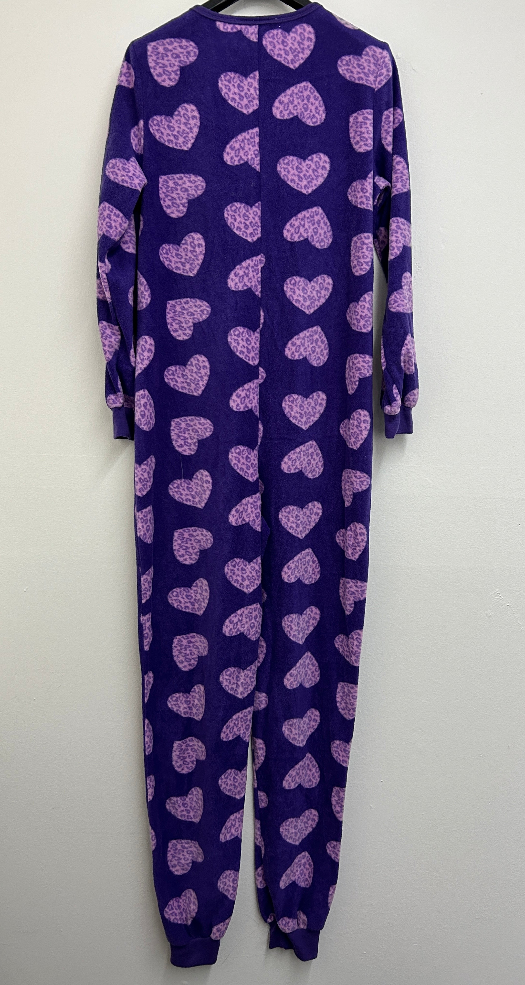 Pyjama une-pièce violet à cœurs — Breakfast in Bed