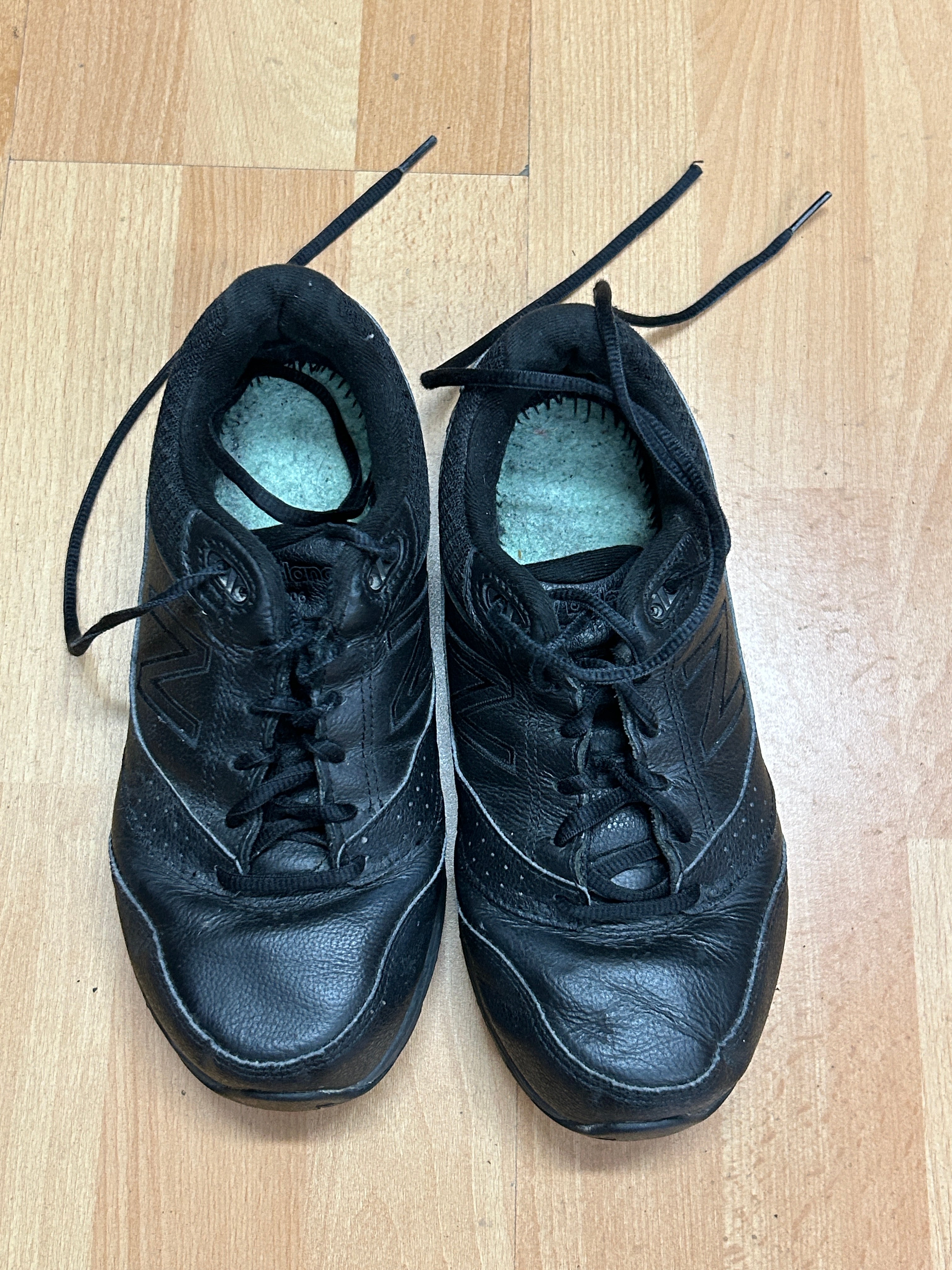 Chaussures de sport en cuir noir — New Balance