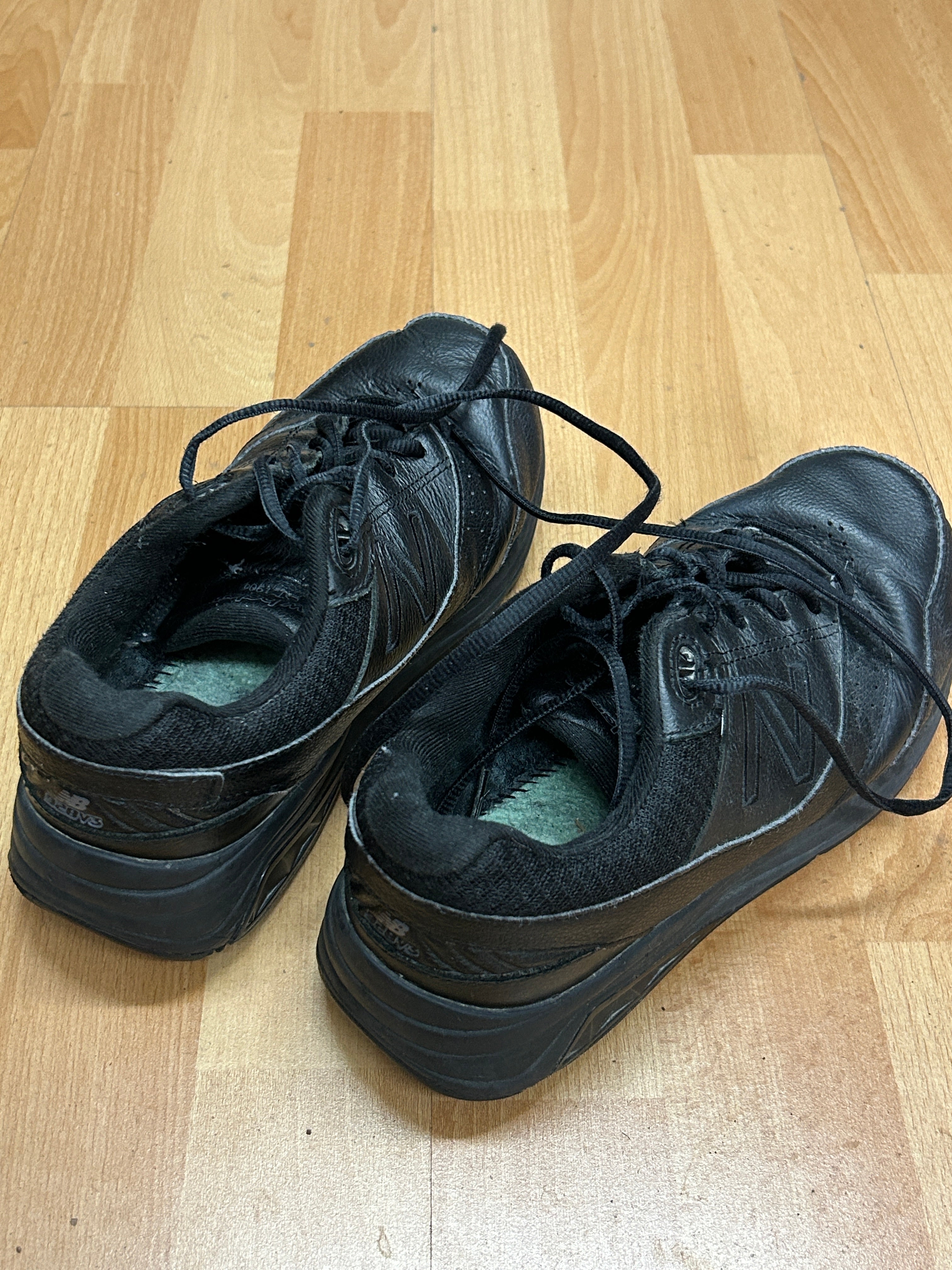 Chaussures de sport en cuir noir — New Balance