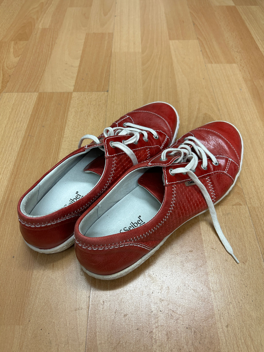 Espadrilles en cuir rouge — Josef Seibel