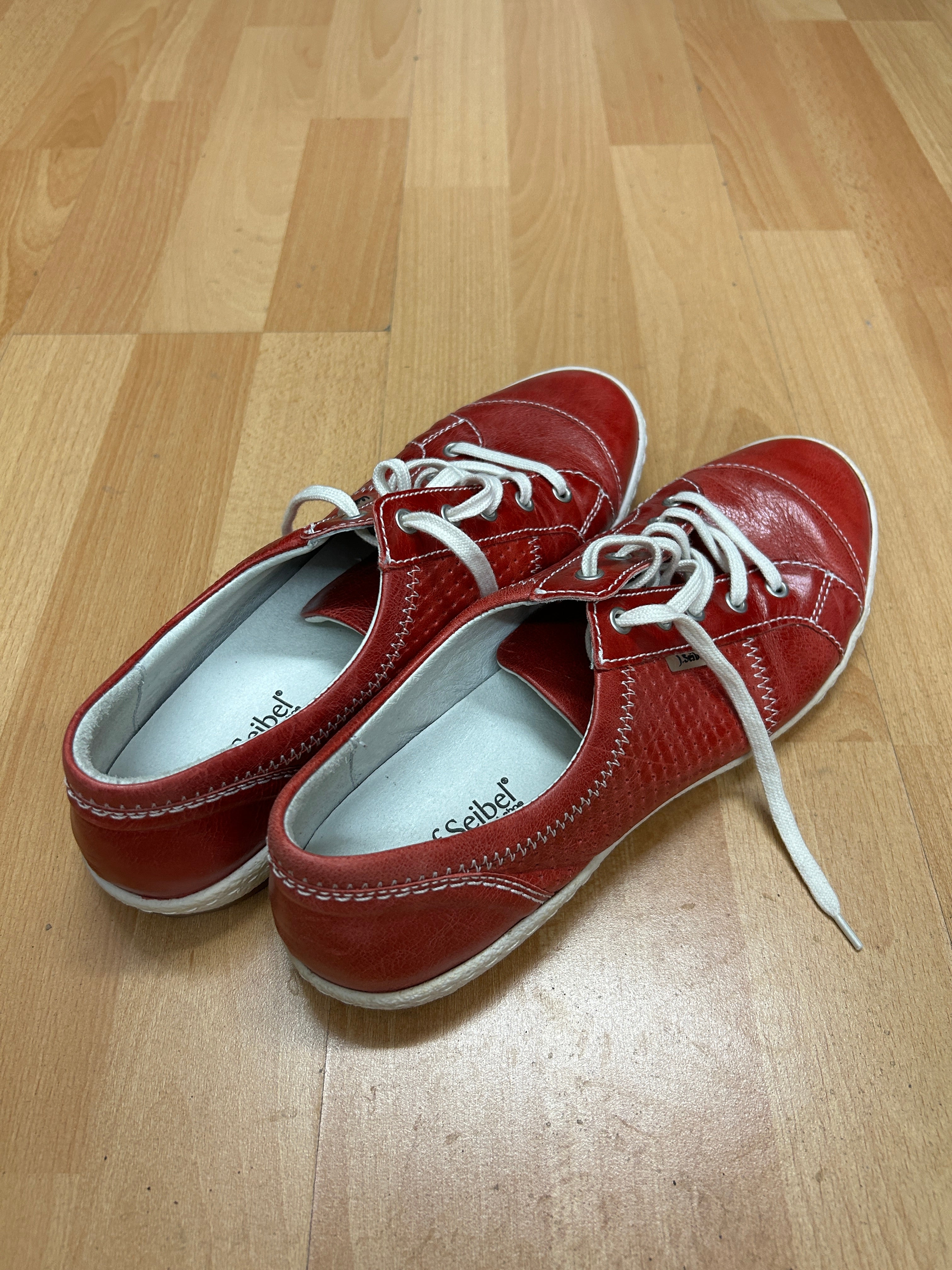 Espadrilles en cuir rouge — Josef Seibel