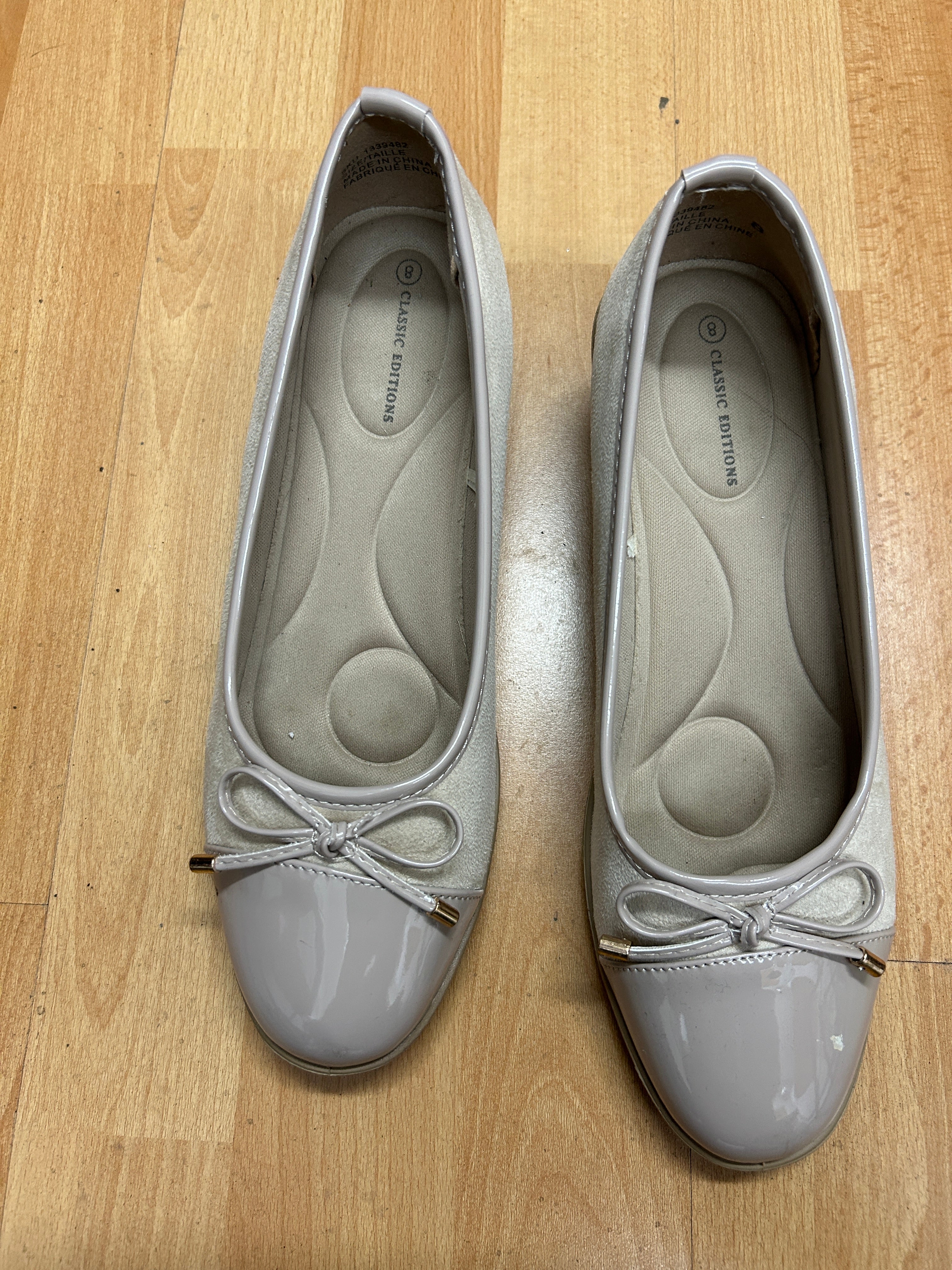 Chaussures beiges à bout verni — Classical Editions