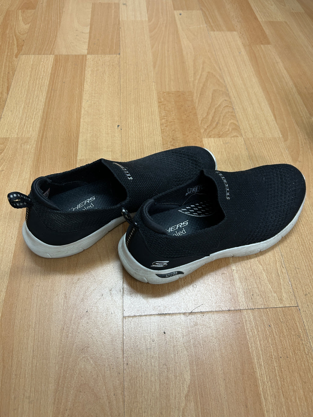 Espadrilles noires sans lacets — Skechers
