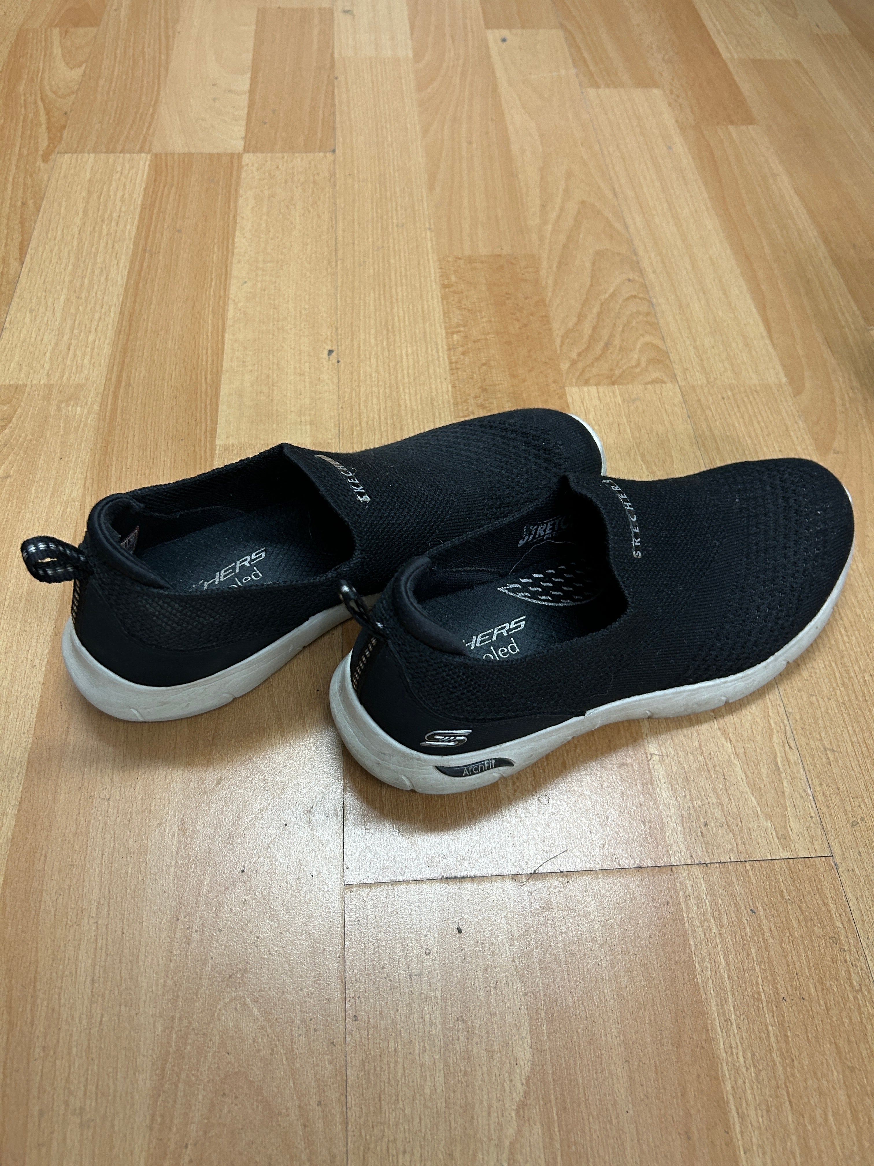 Espadrilles noires sans lacets — Skechers
