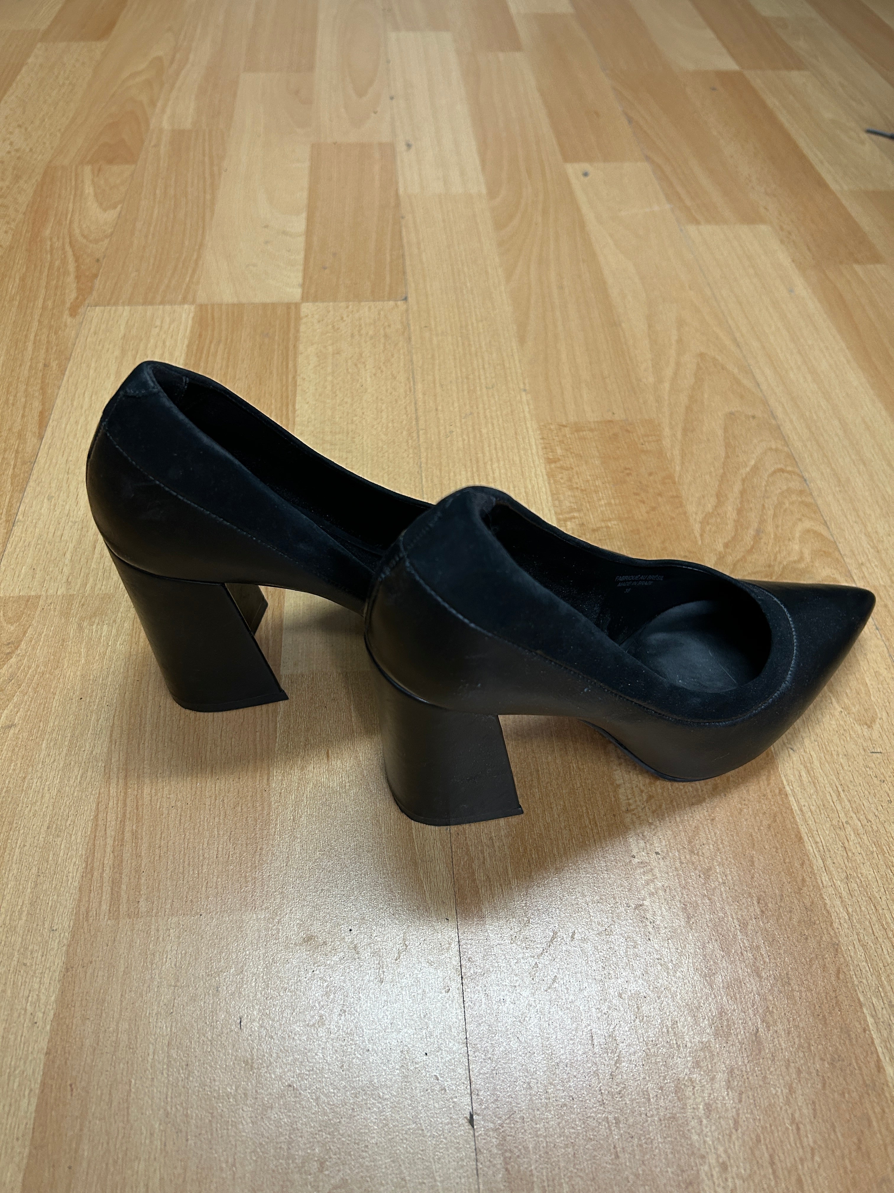 Escarpins noirs à bout pointu — Tristan