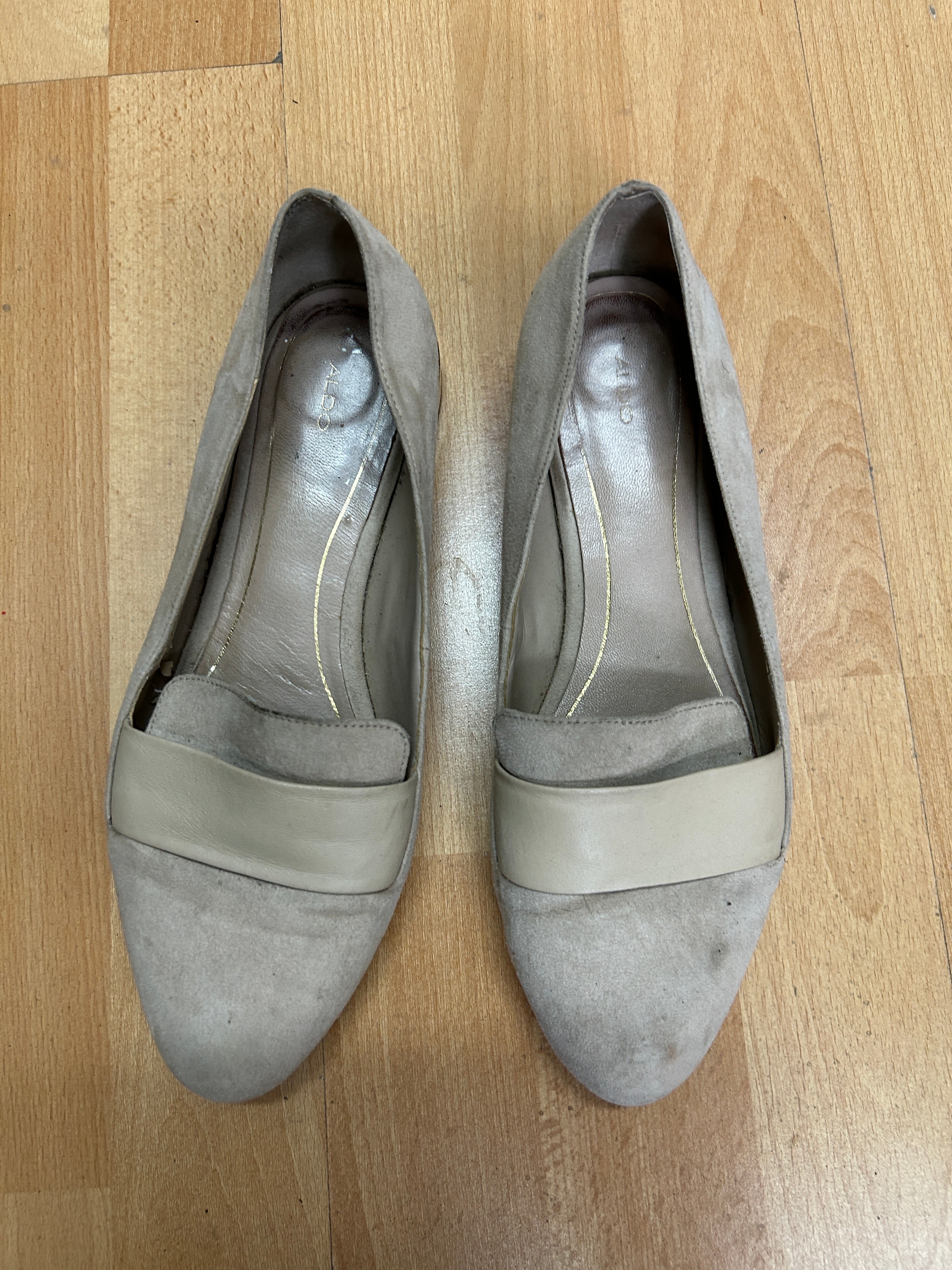 Mocassins beiges à talon doré — Aldo