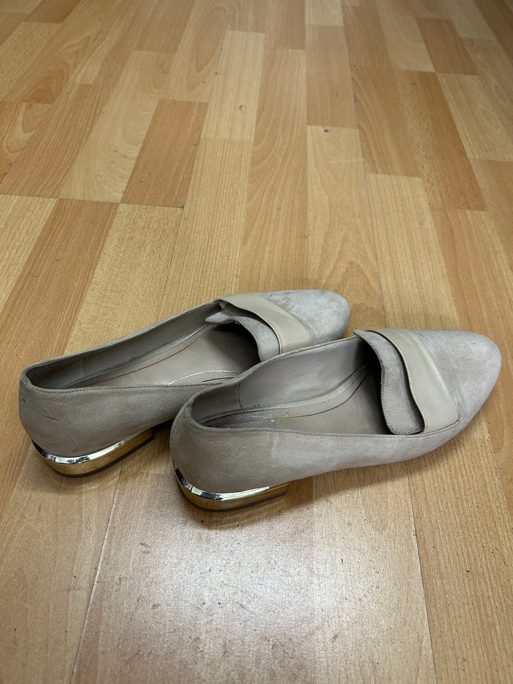 Mocassins beiges à talon doré — Aldo