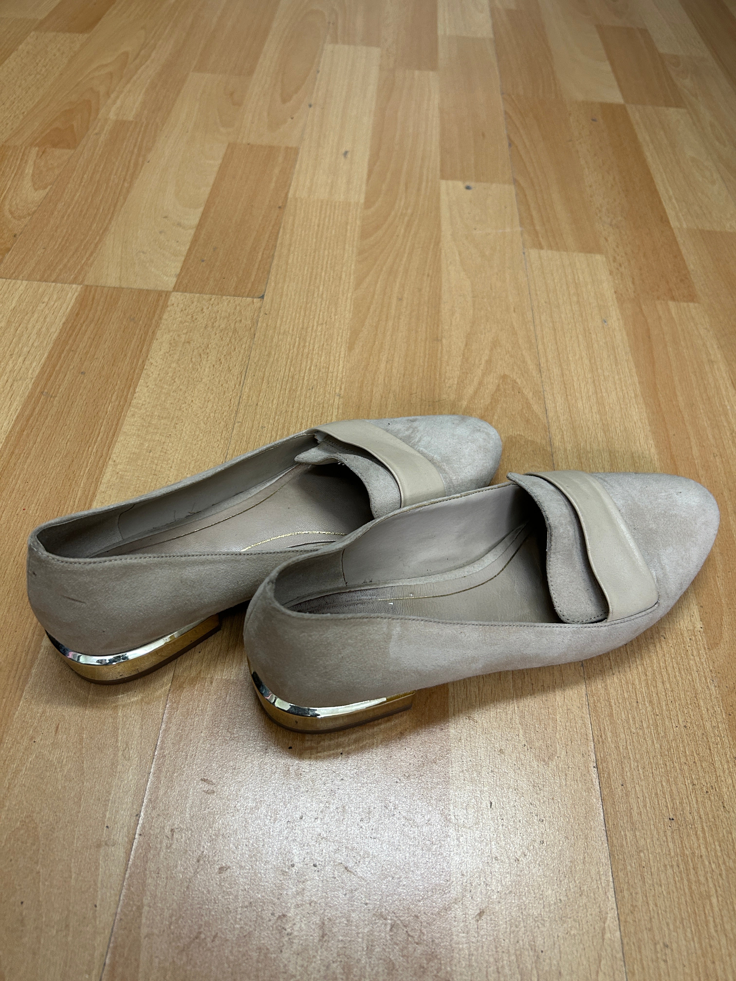 Mocassins beiges à talon doré — Aldo