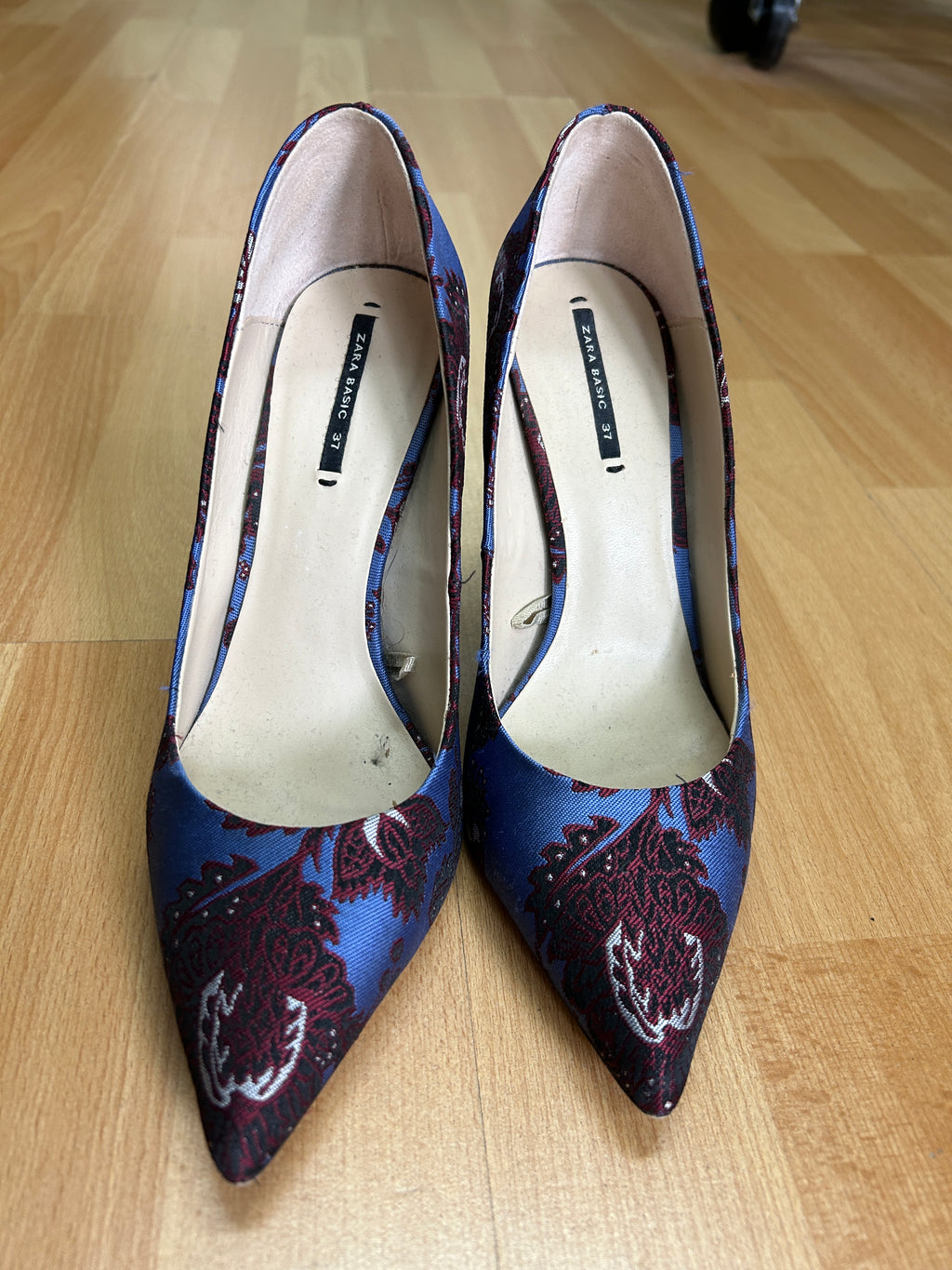 Talons à motif floral bleu et bordeaux — Zara Basic