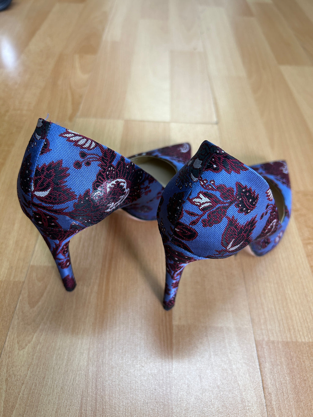 Talons à motif floral bleu et bordeaux — Zara Basic