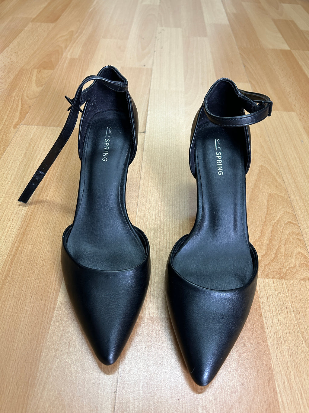 Talons noirs à bride — Call It Spring