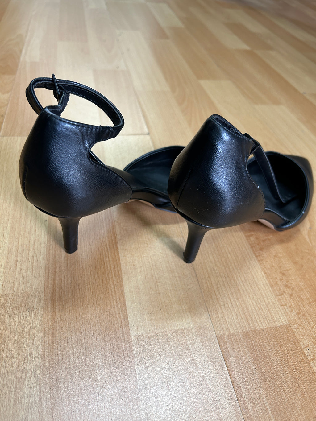 Talons noirs à bride — Call It Spring