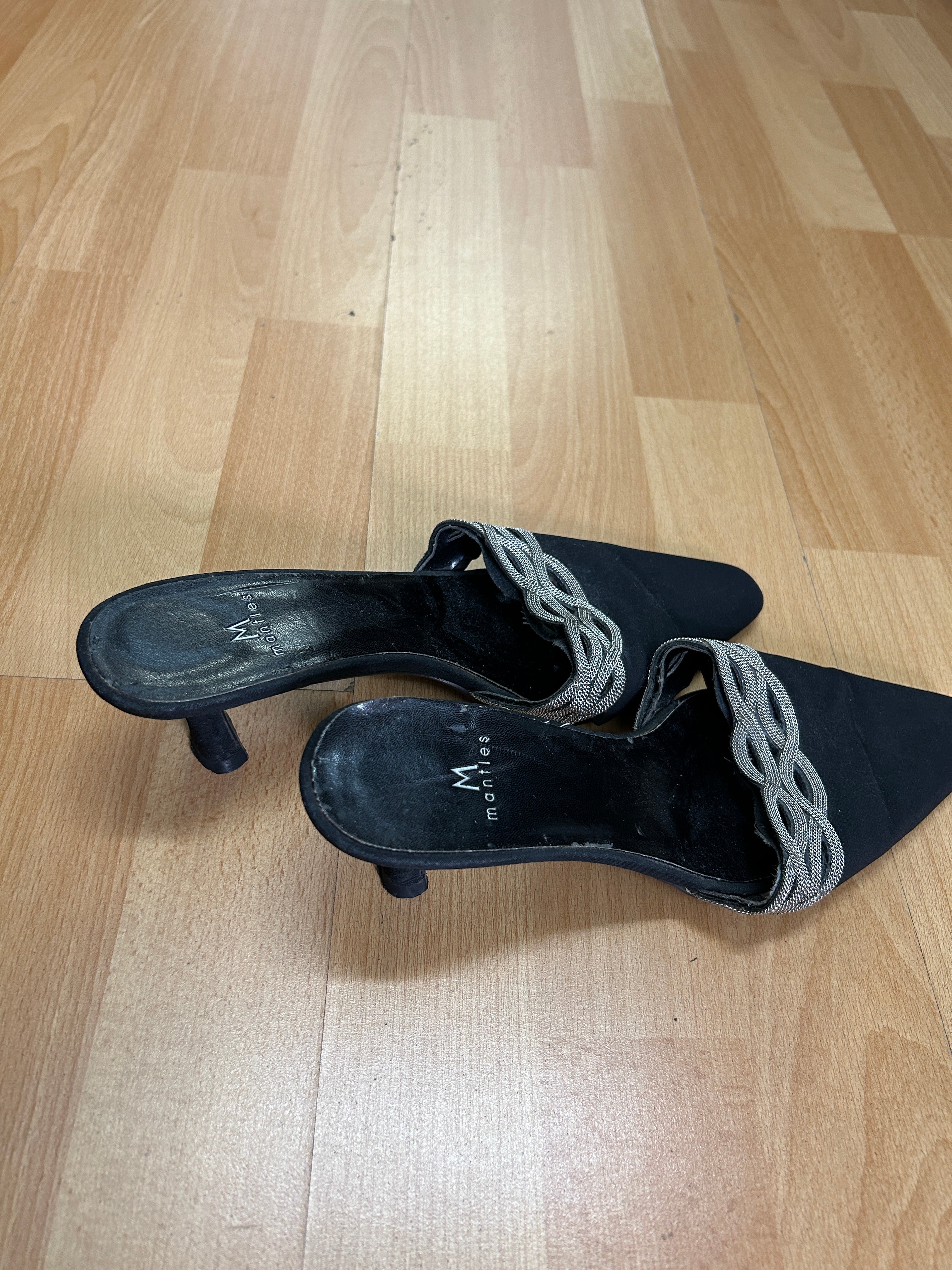 Talons noirs à motif tressé — Mantles