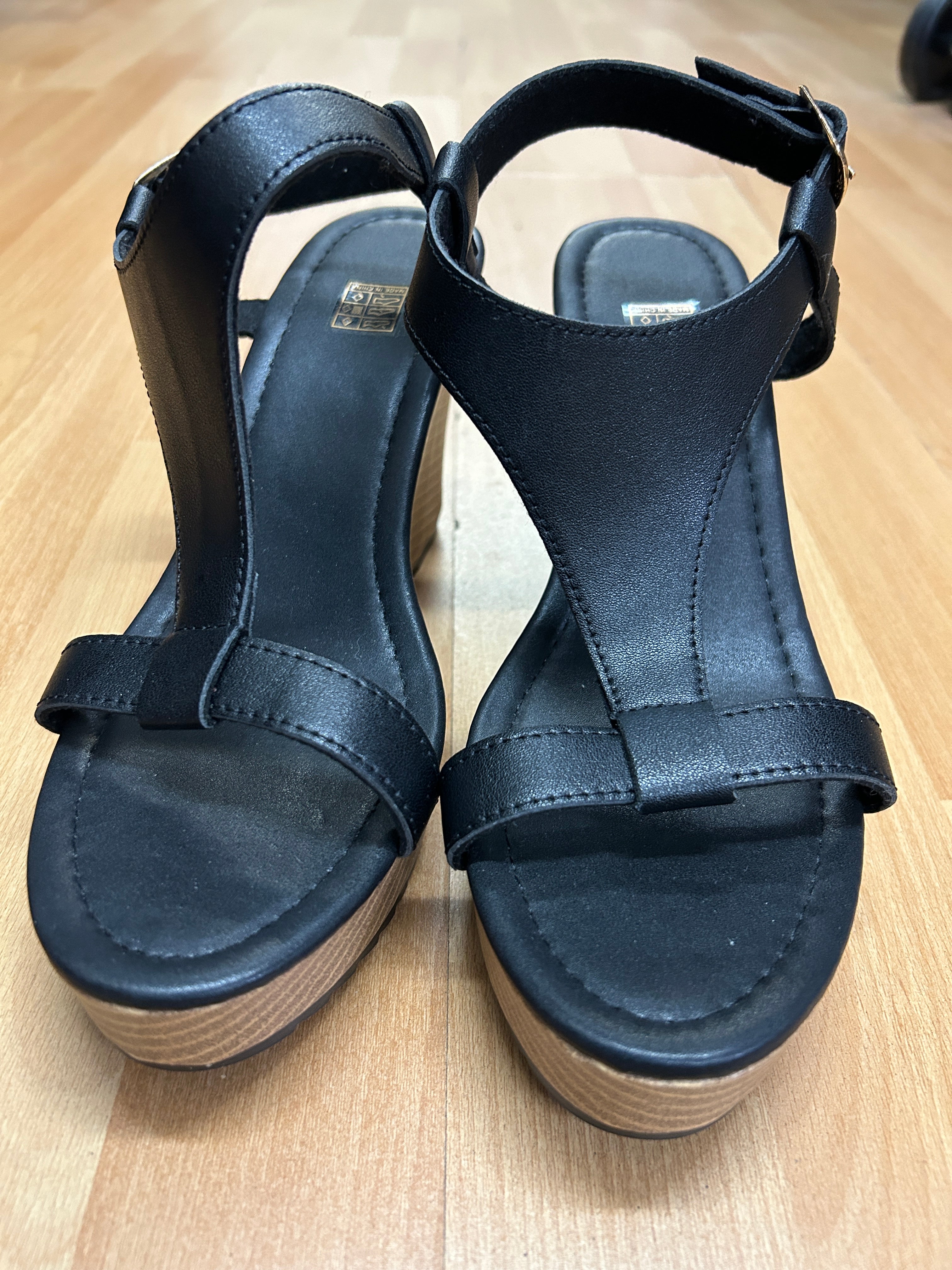 Sandales à talons compensés noirs