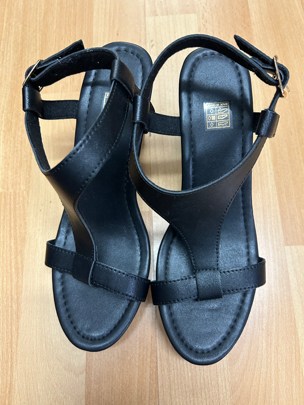 Sandales à talons compensés noirs