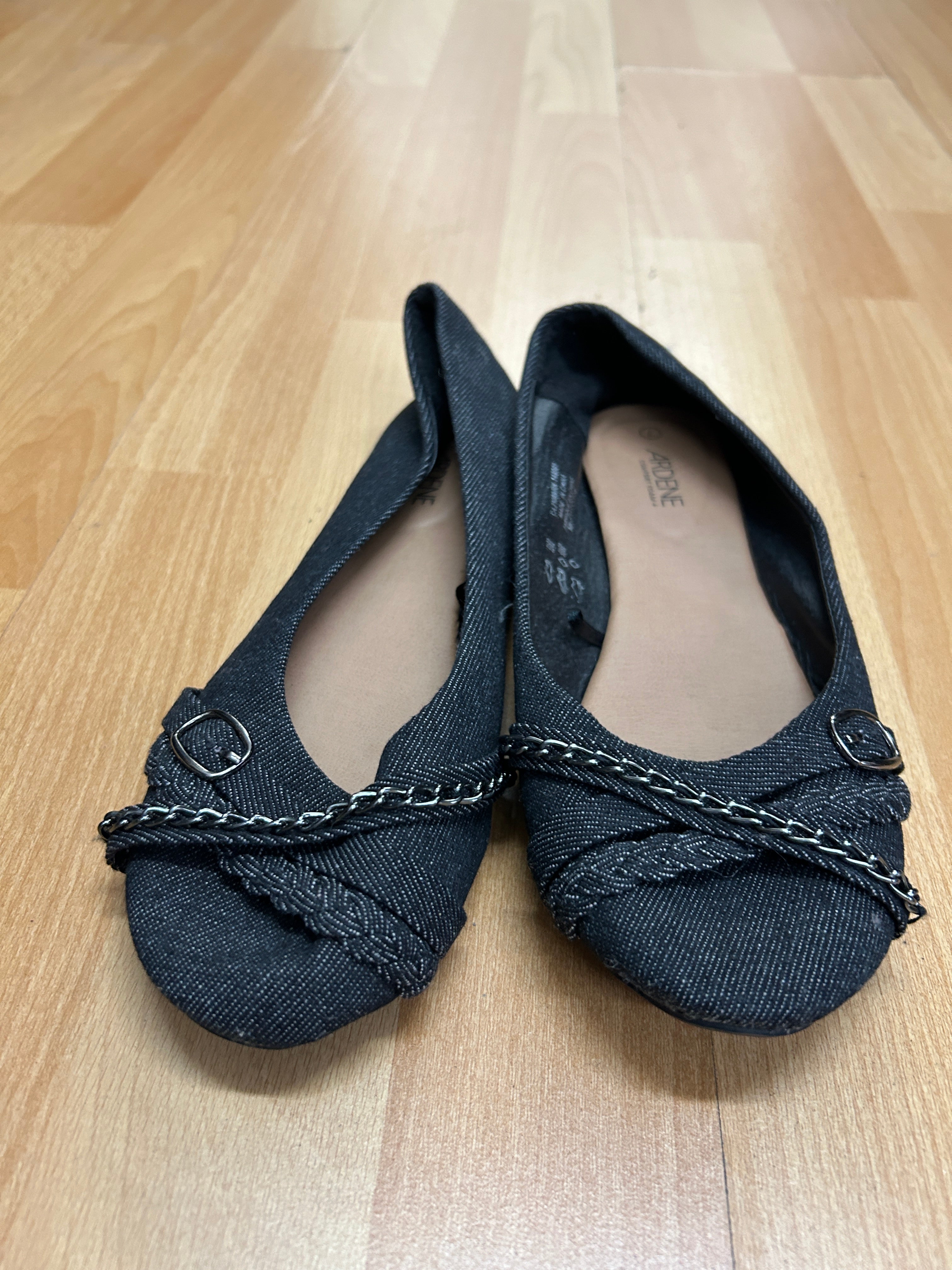 Ballerines noires à chaînes et boucles — Ardene