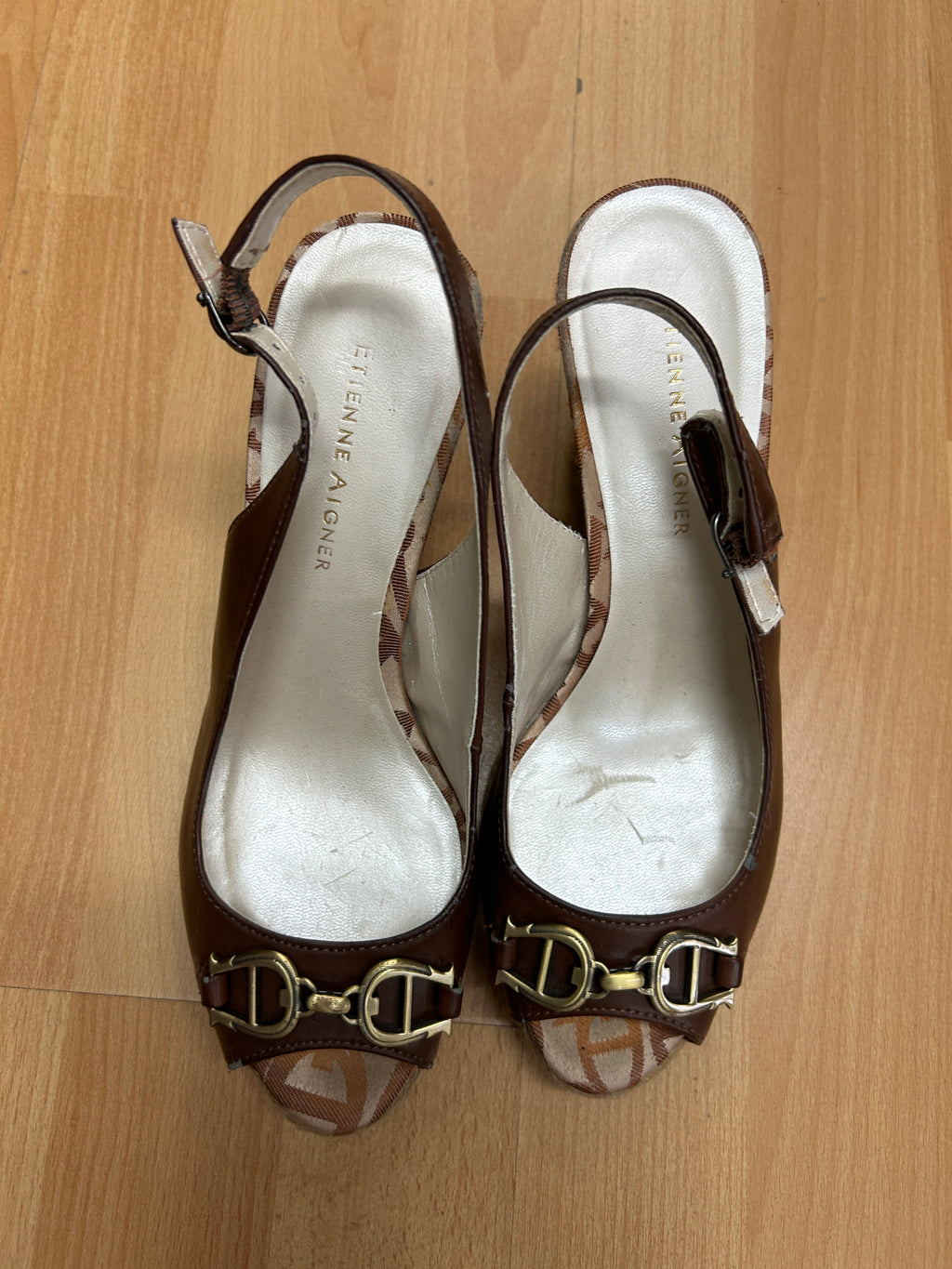 Sandales compensées à talon ouvert — Etienne Aigner