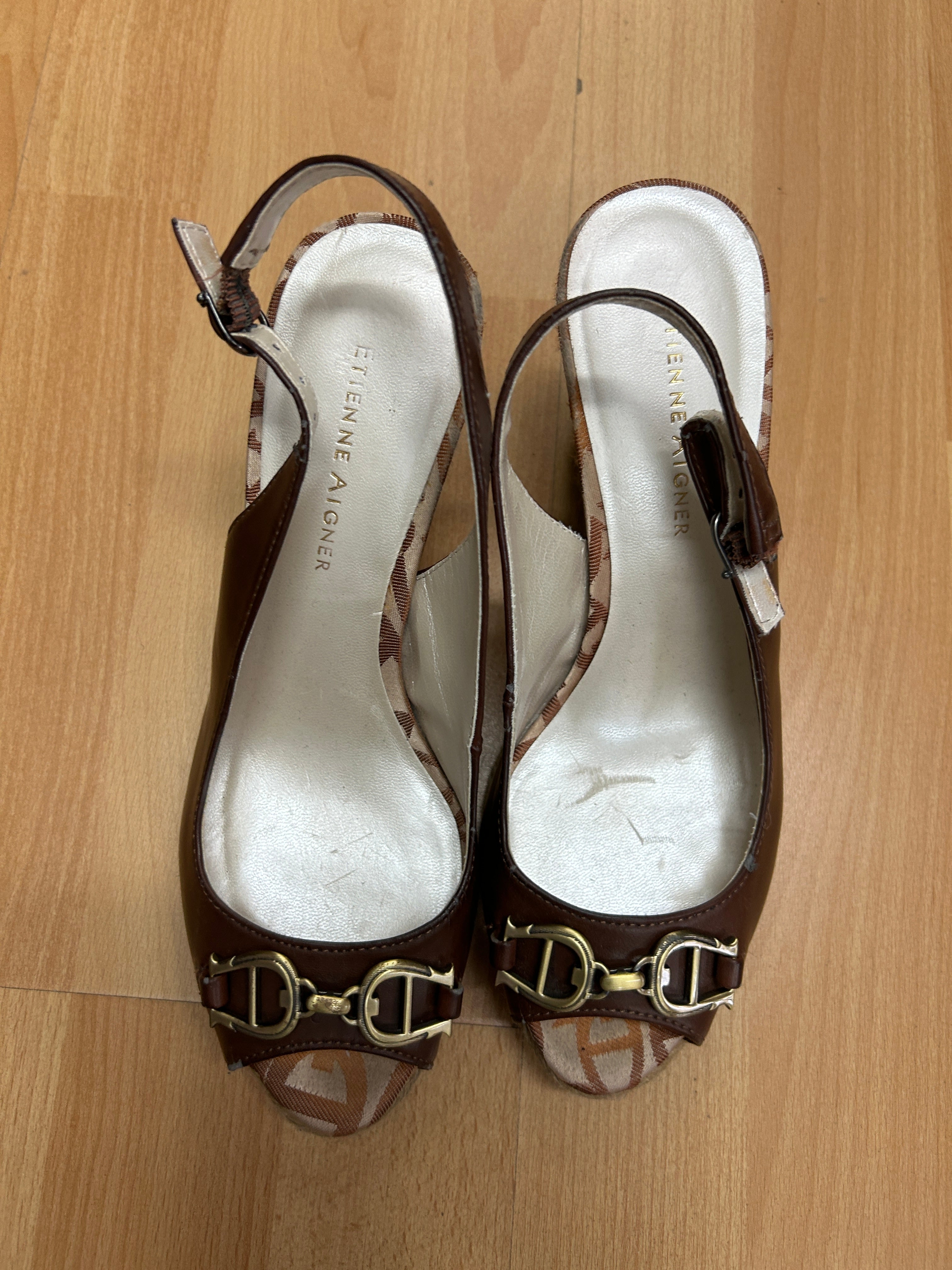 Sandales compensées à talon ouvert — Etienne Aigner