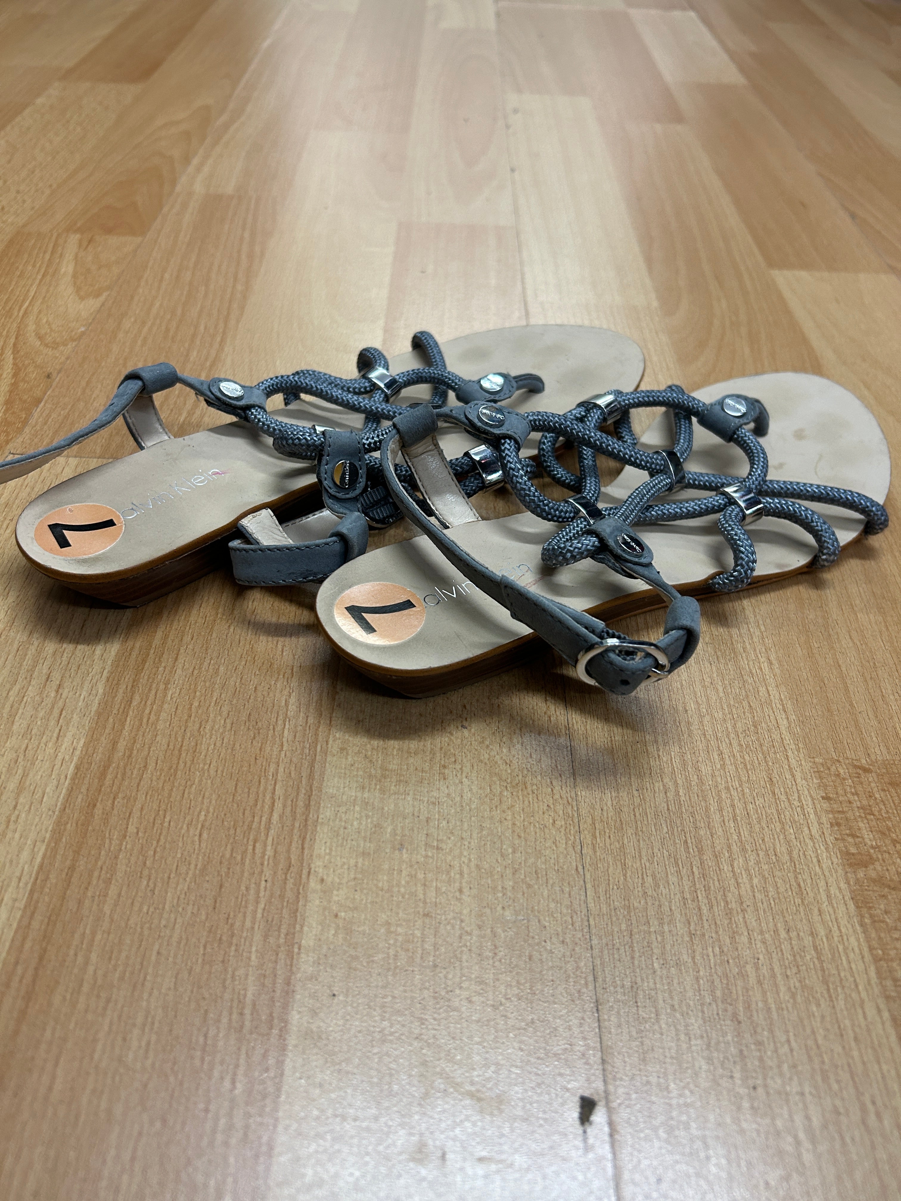 Sandales à cordons entrelacés — Calvin Klein