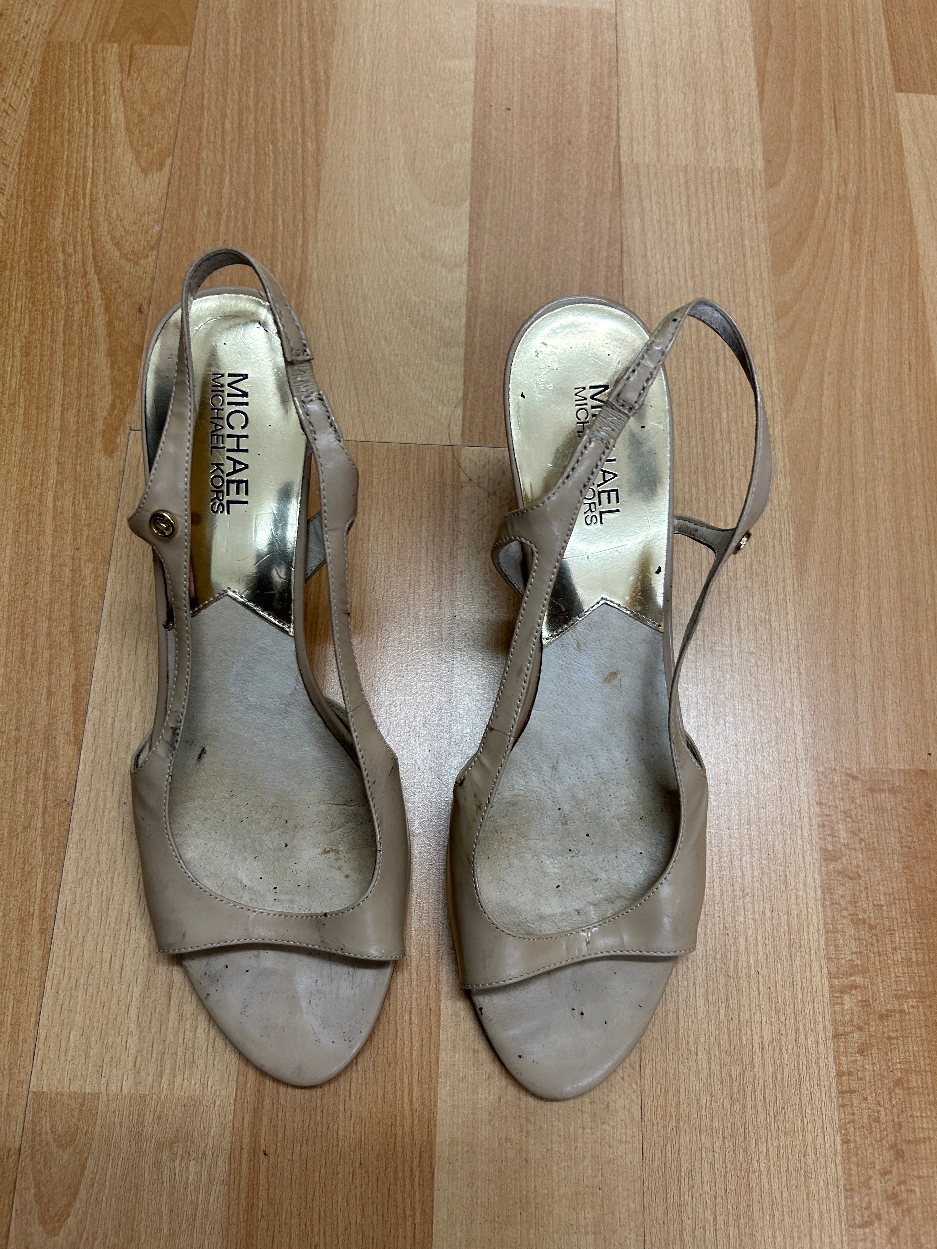 Talon Hauts beiges à bride arrière — Michael Kors