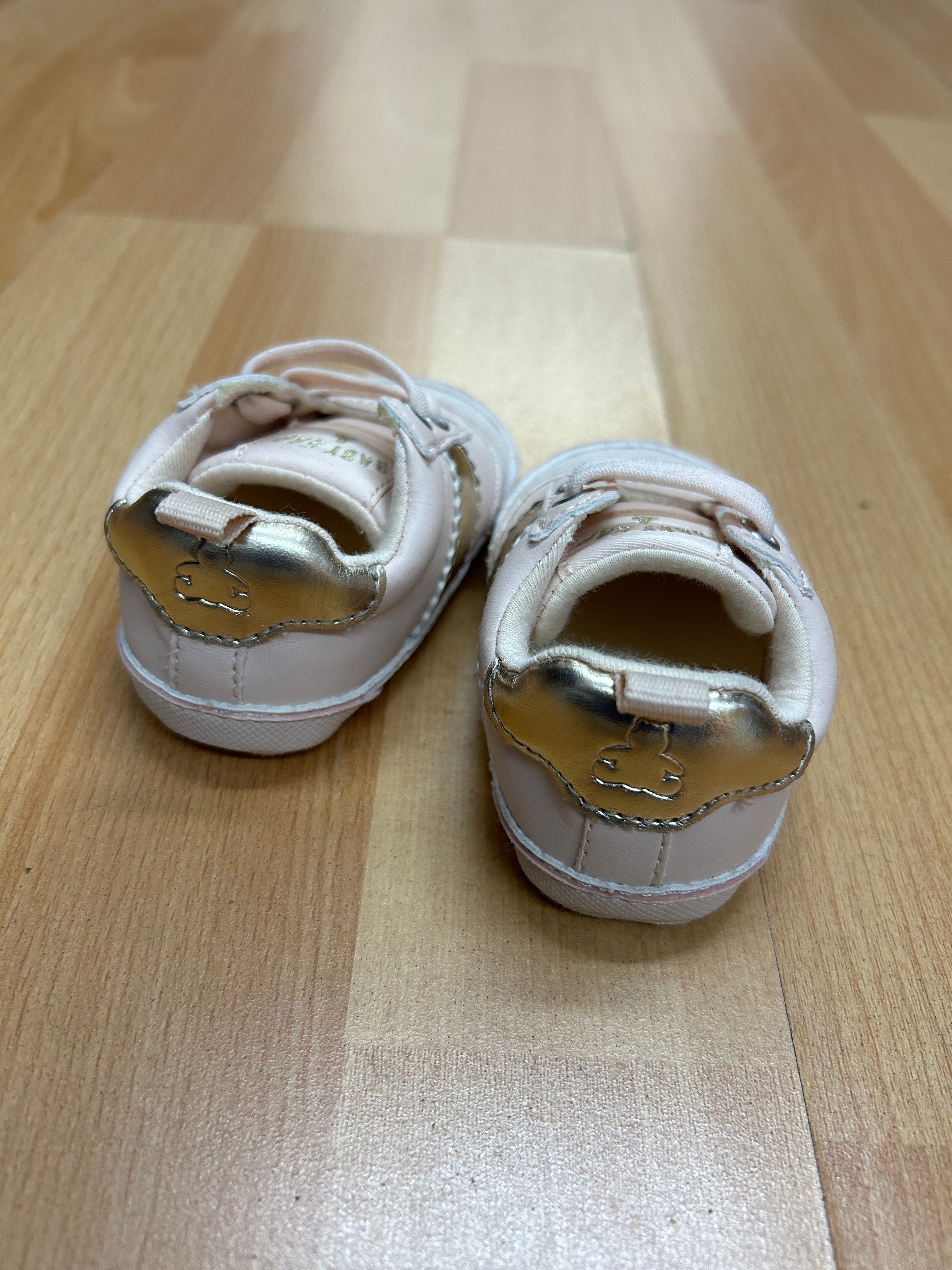Petites espadrilles roses à lacets — Baby GAP