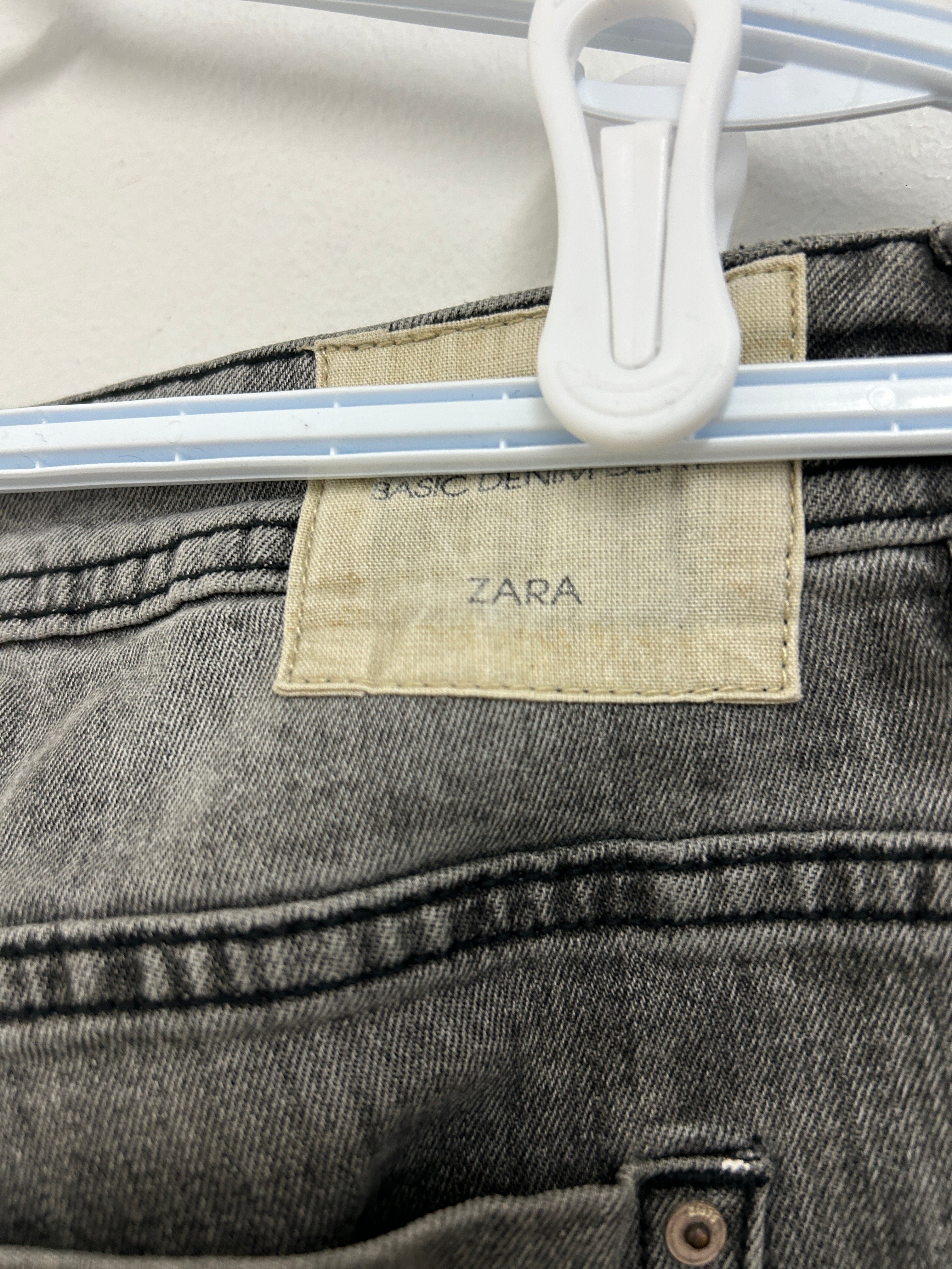 Jean gris délavé — ZARA Basic Denim Dept.