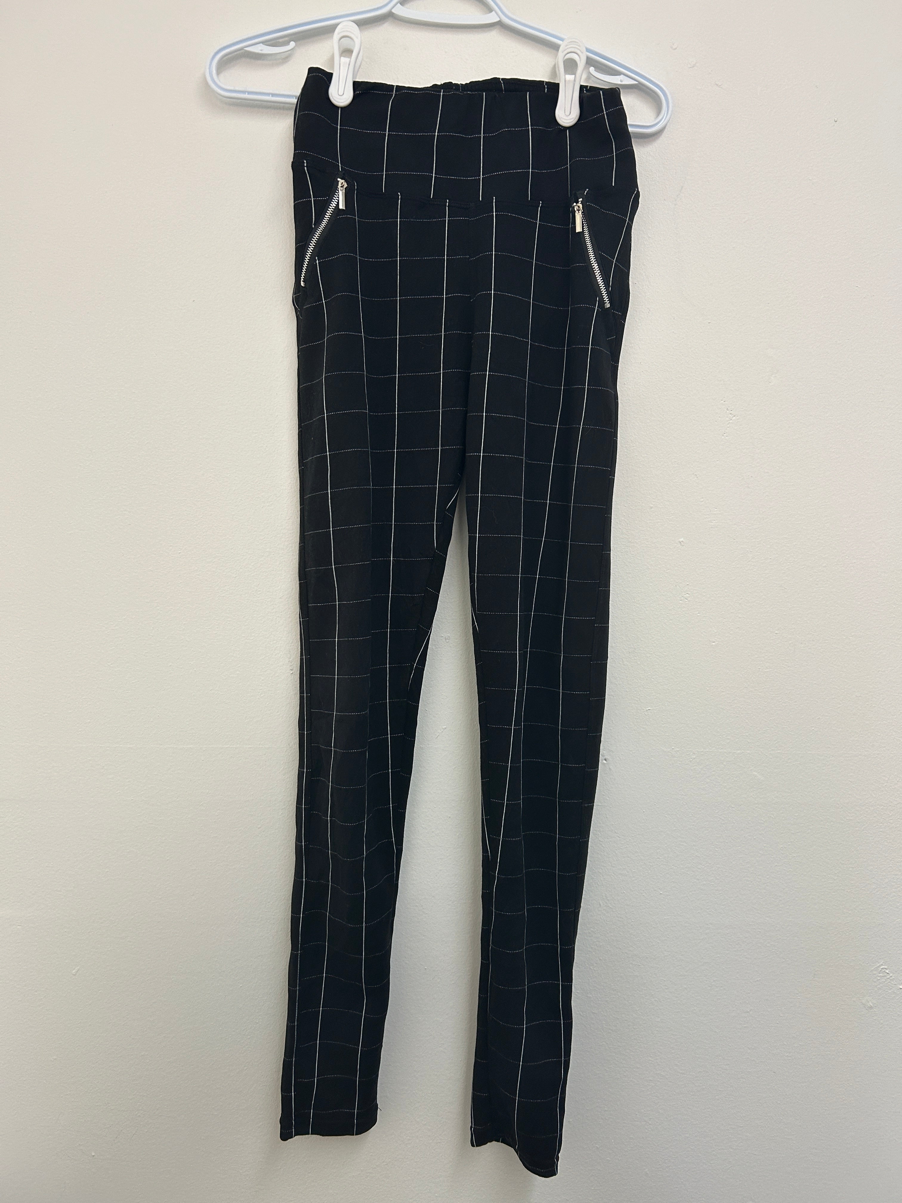 Pantalon à carreaux noirs et blancs — SWS Essentials
