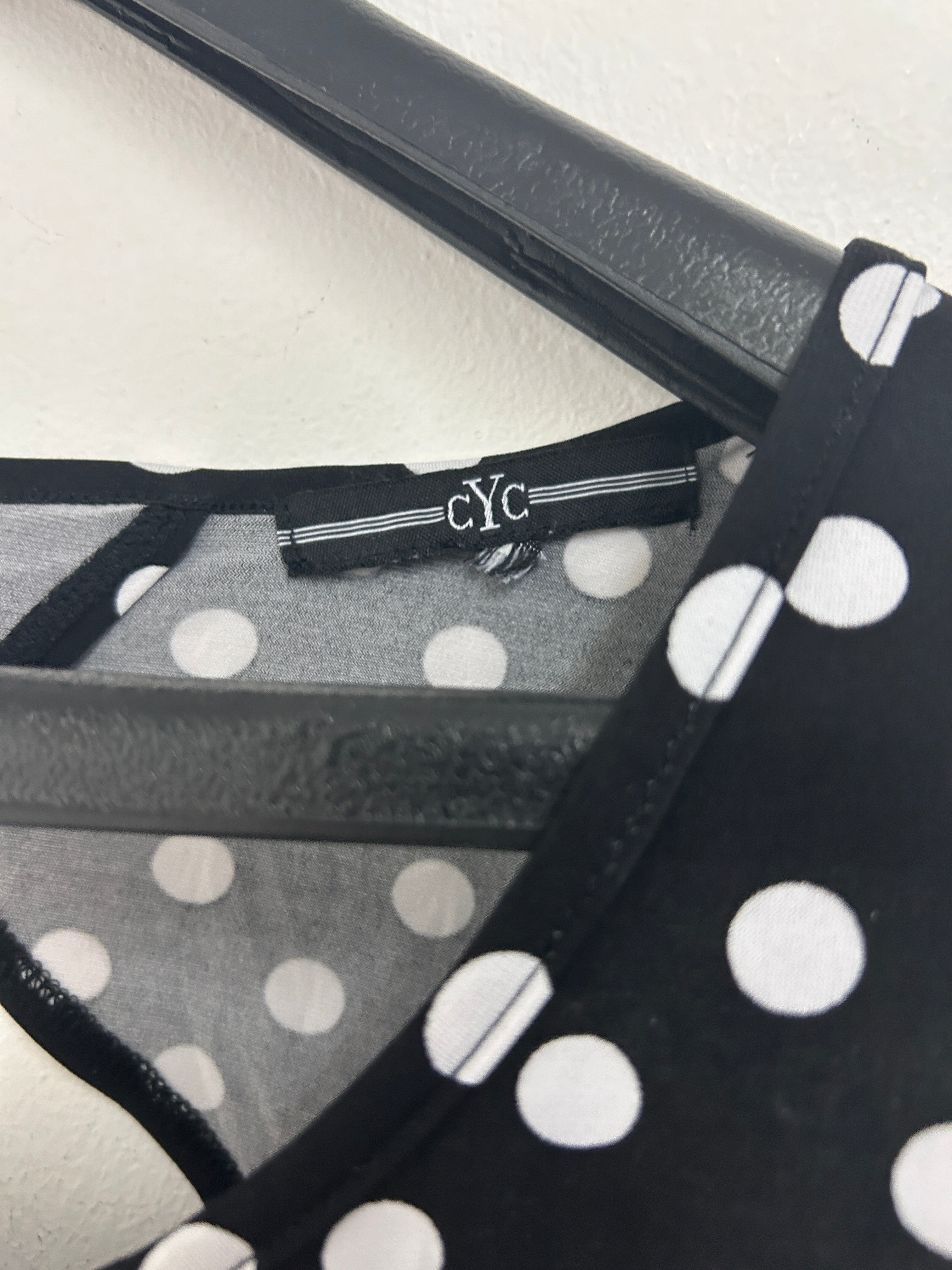 Haut sans manches à pois — CYC