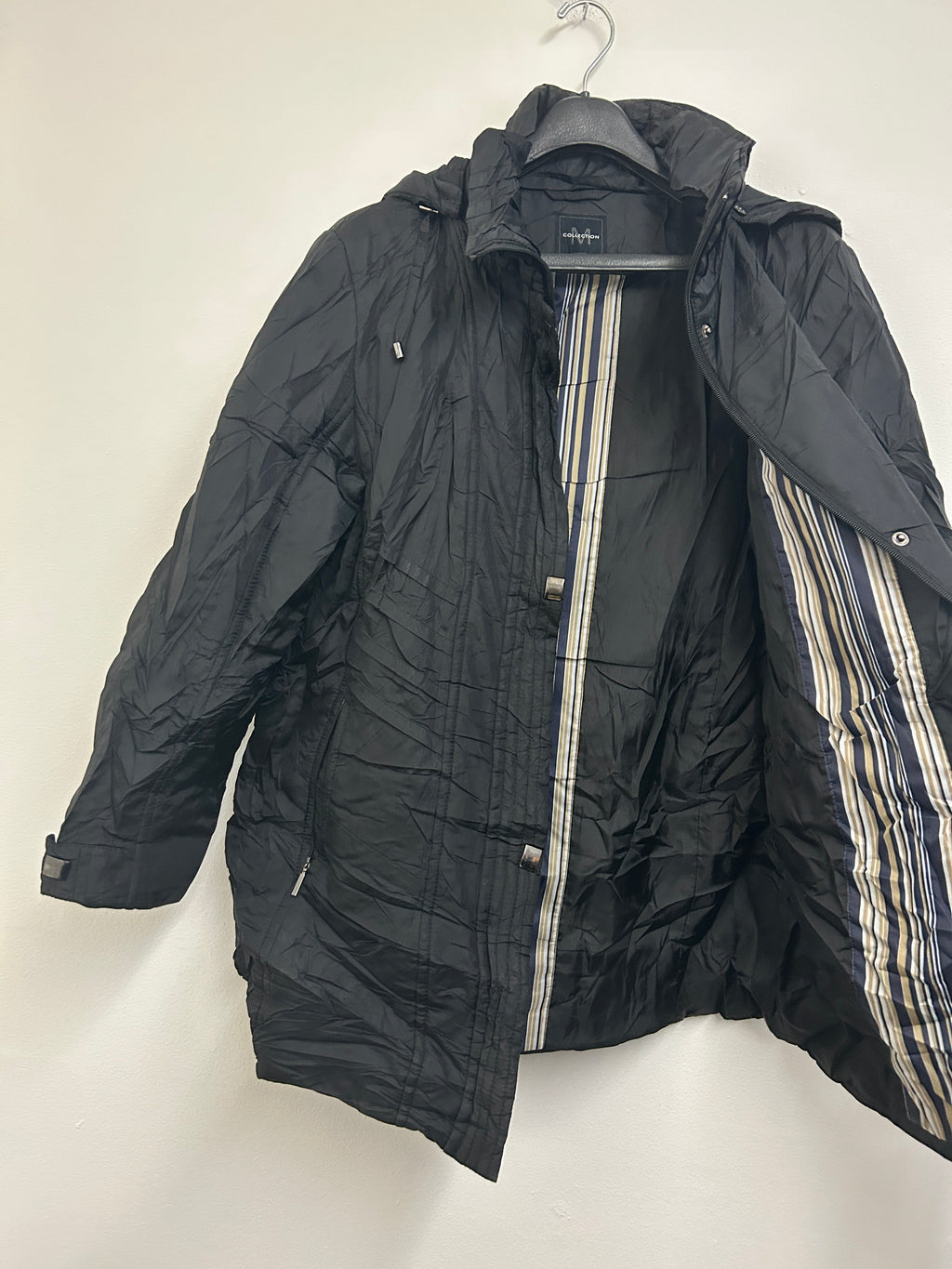 Manteau long noir à capuchon — M COLLECTION