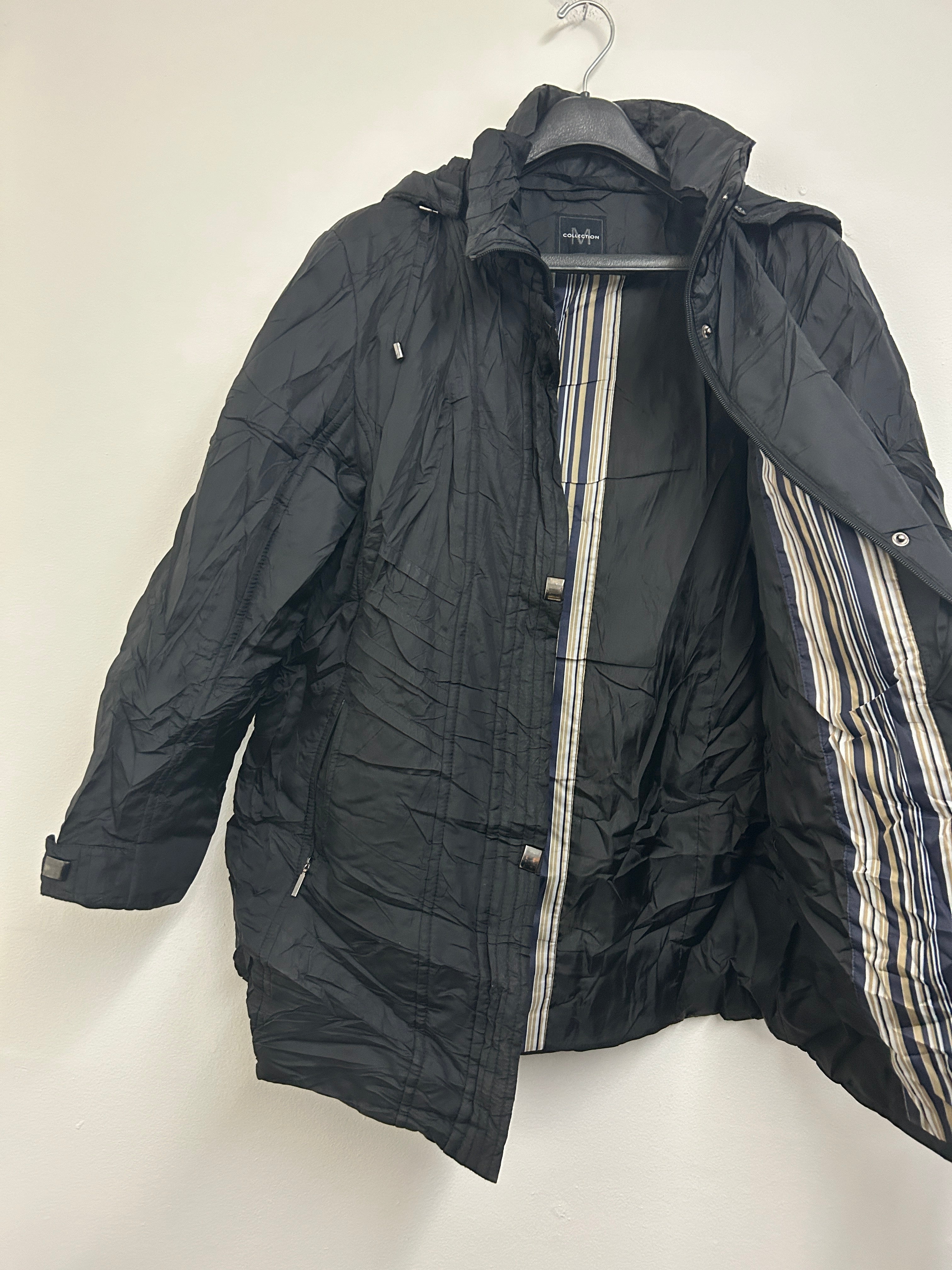 Manteau long noir à capuchon — M COLLECTION