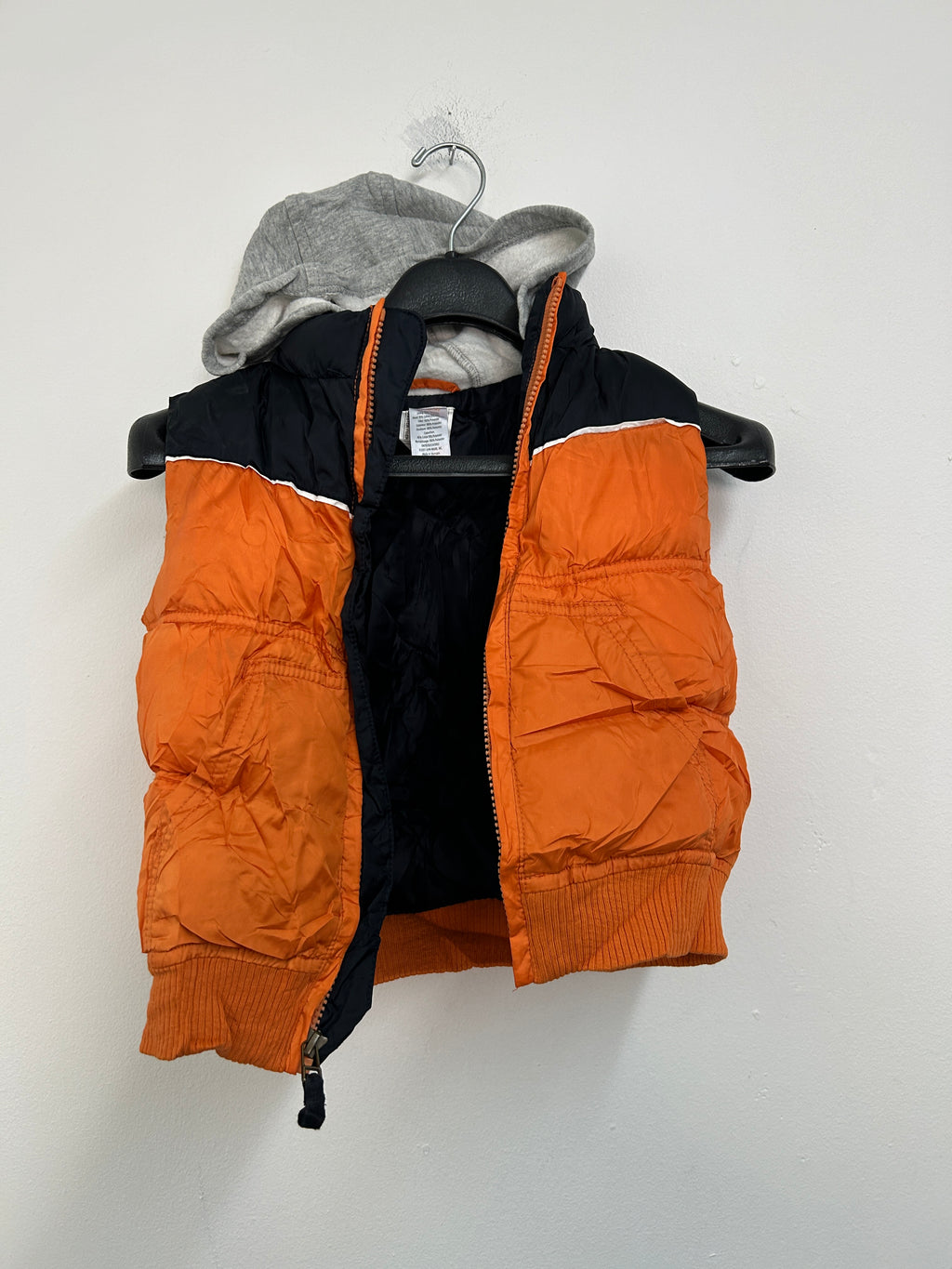 Veste sans manches orange et noire à capuche — GYMBOREE
