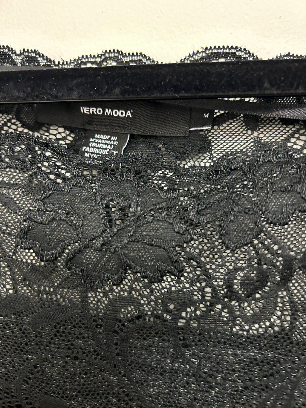 Chandail à dentelle noire — Vero Moda