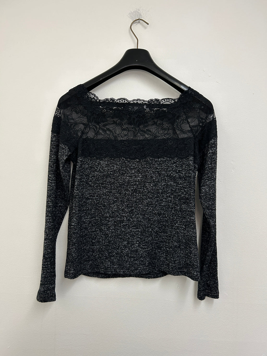 Chandail à dentelle noire — Vero Moda