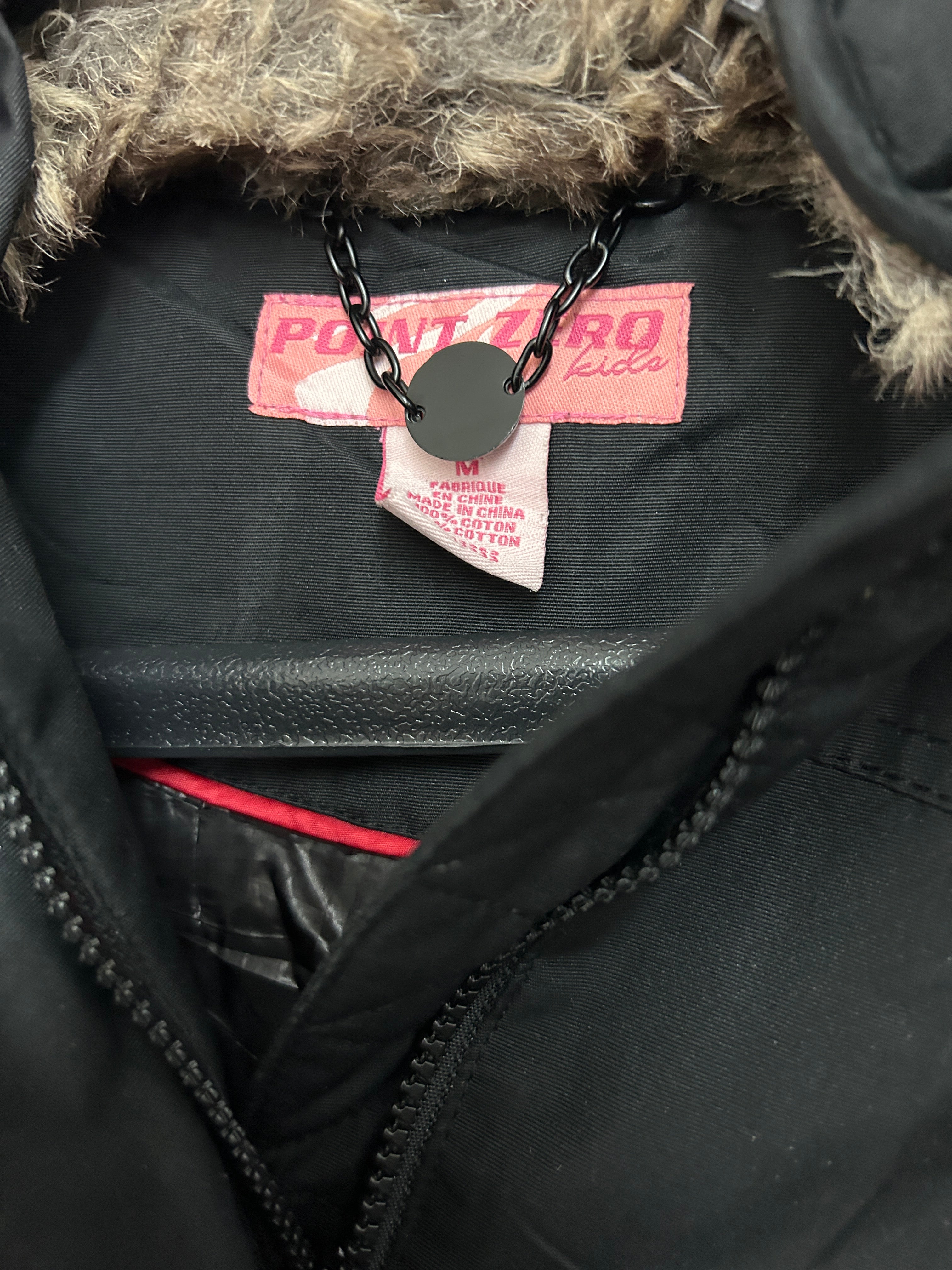 Manteau court noir doublé en fausse fourrure — POINT ZERO