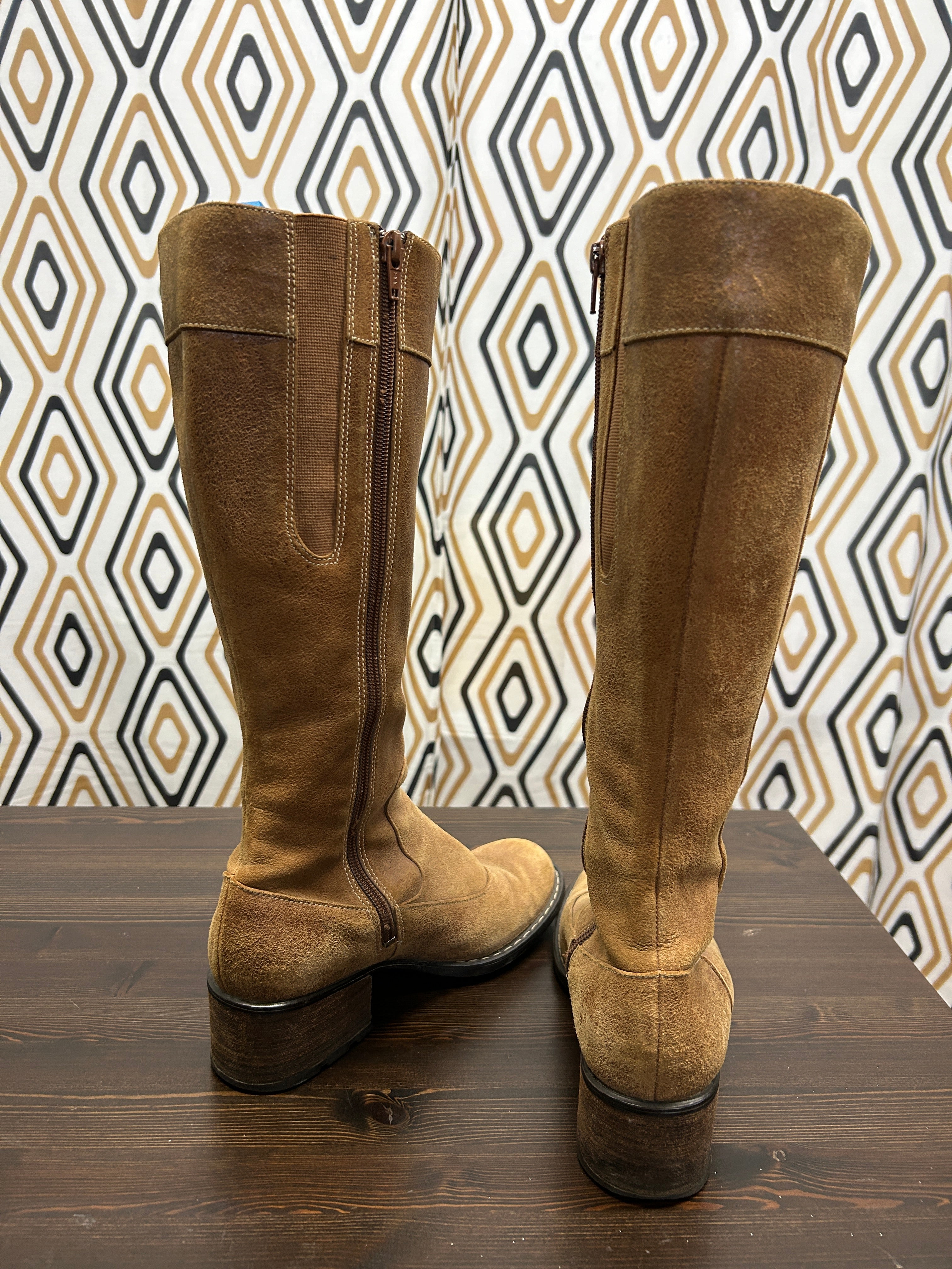 Bottes hautes en suède brun — Indigo