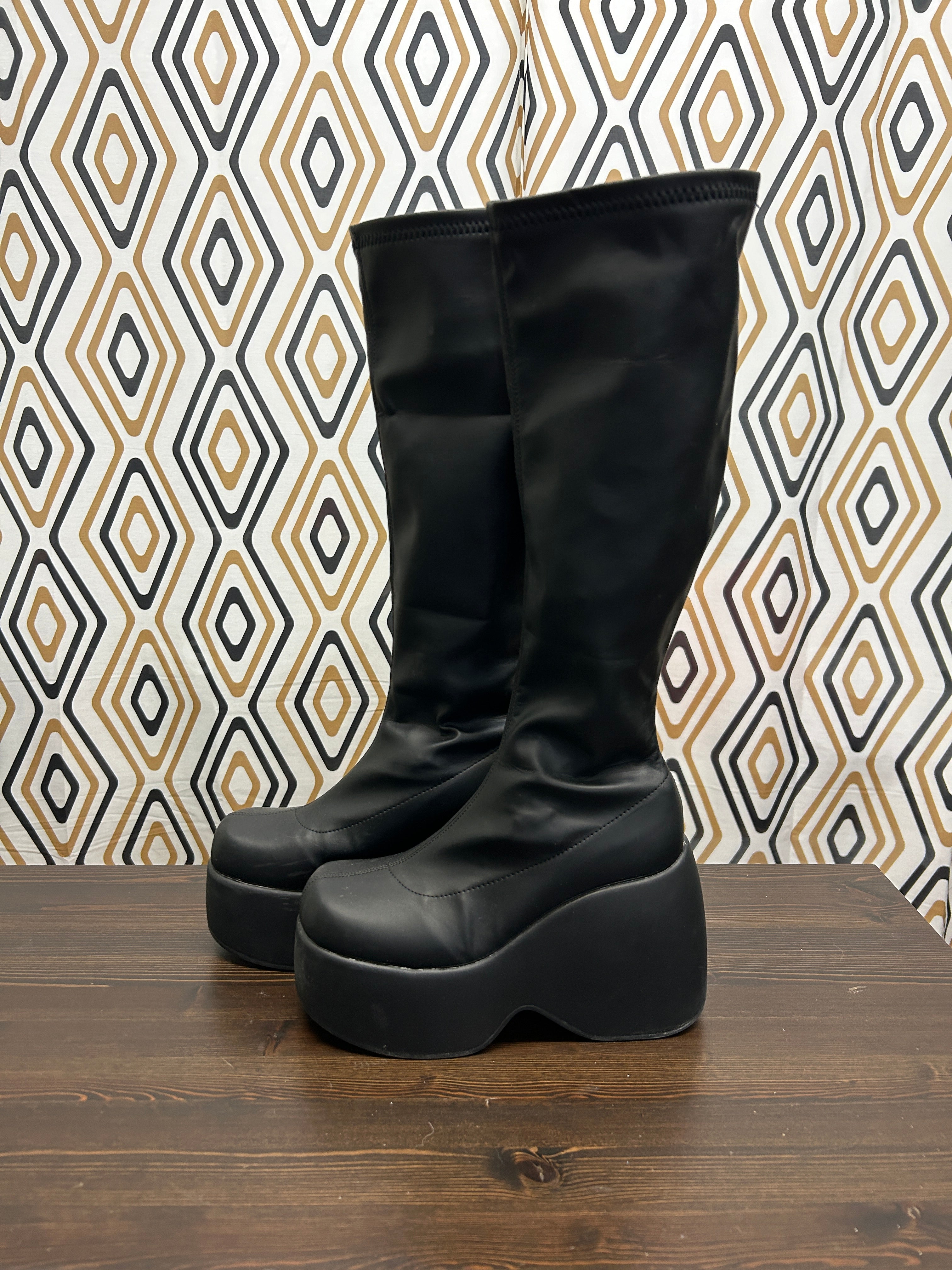 Bottes plateformes montantes noires — Style rétro 2000