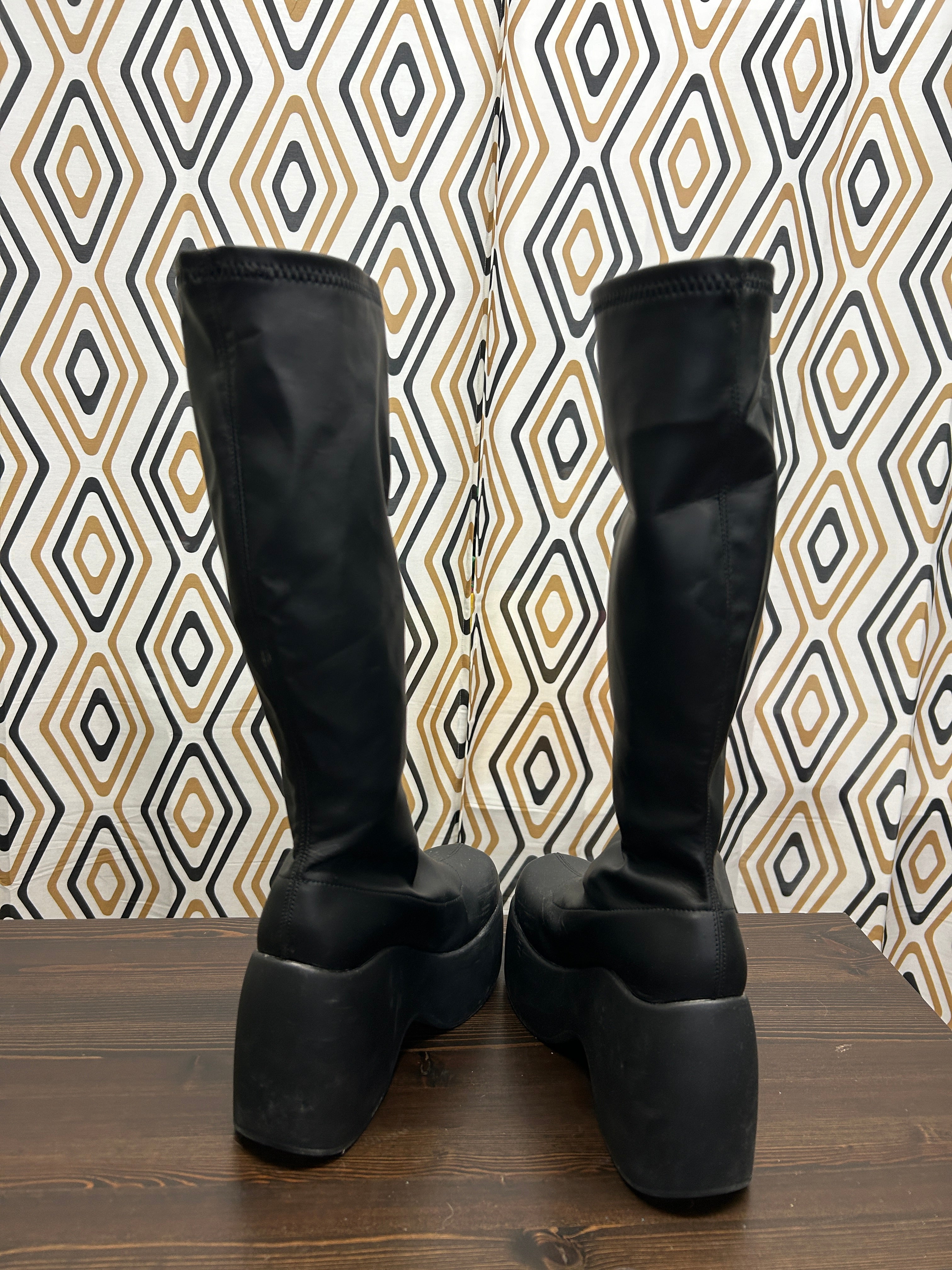Bottes plateformes montantes noires — Style rétro 2000