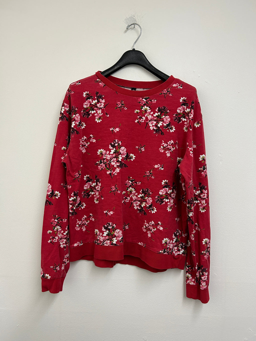 Chandail rouge à fleurs — H&M