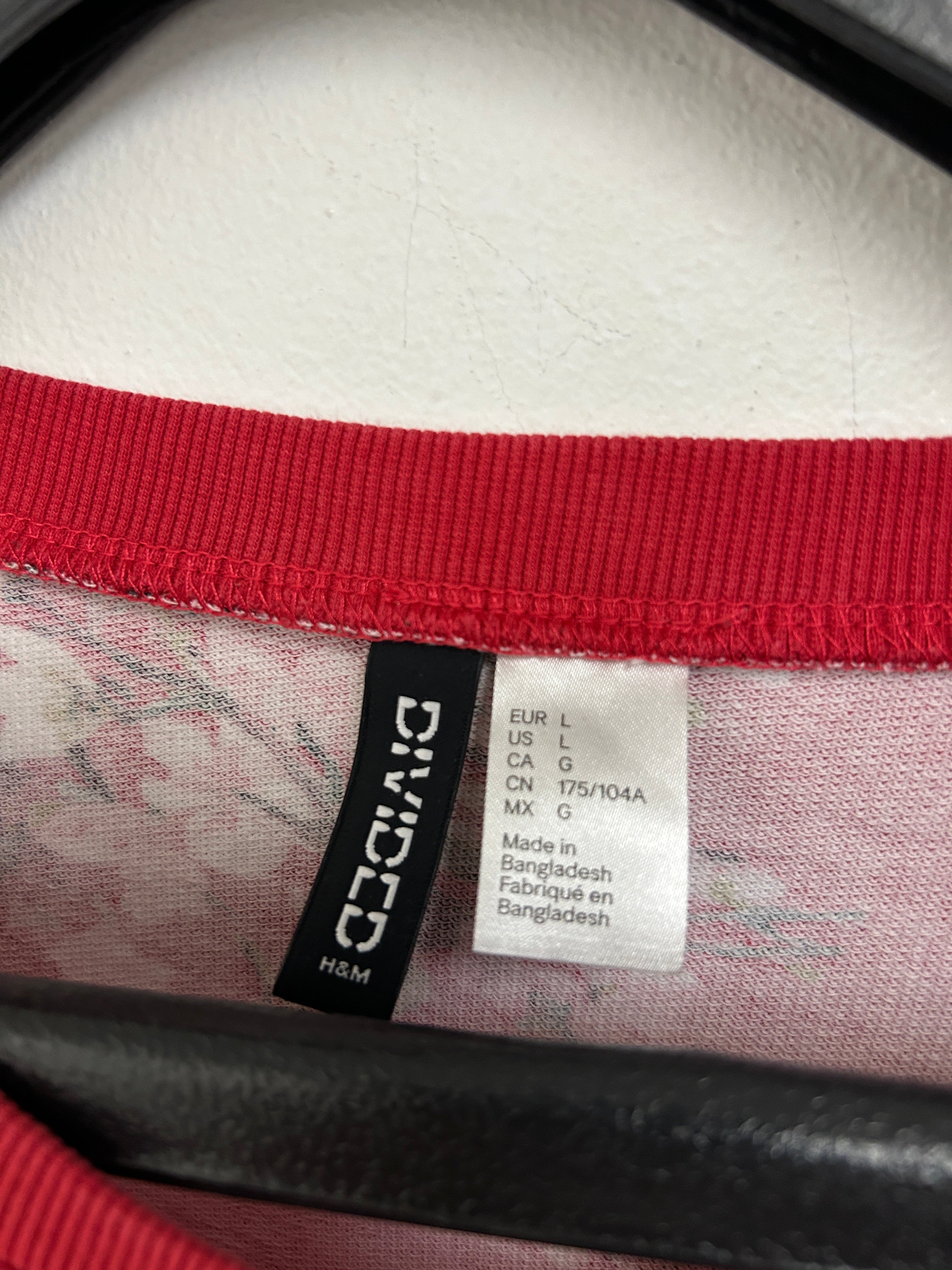 Chandail rouge à fleurs — H&M