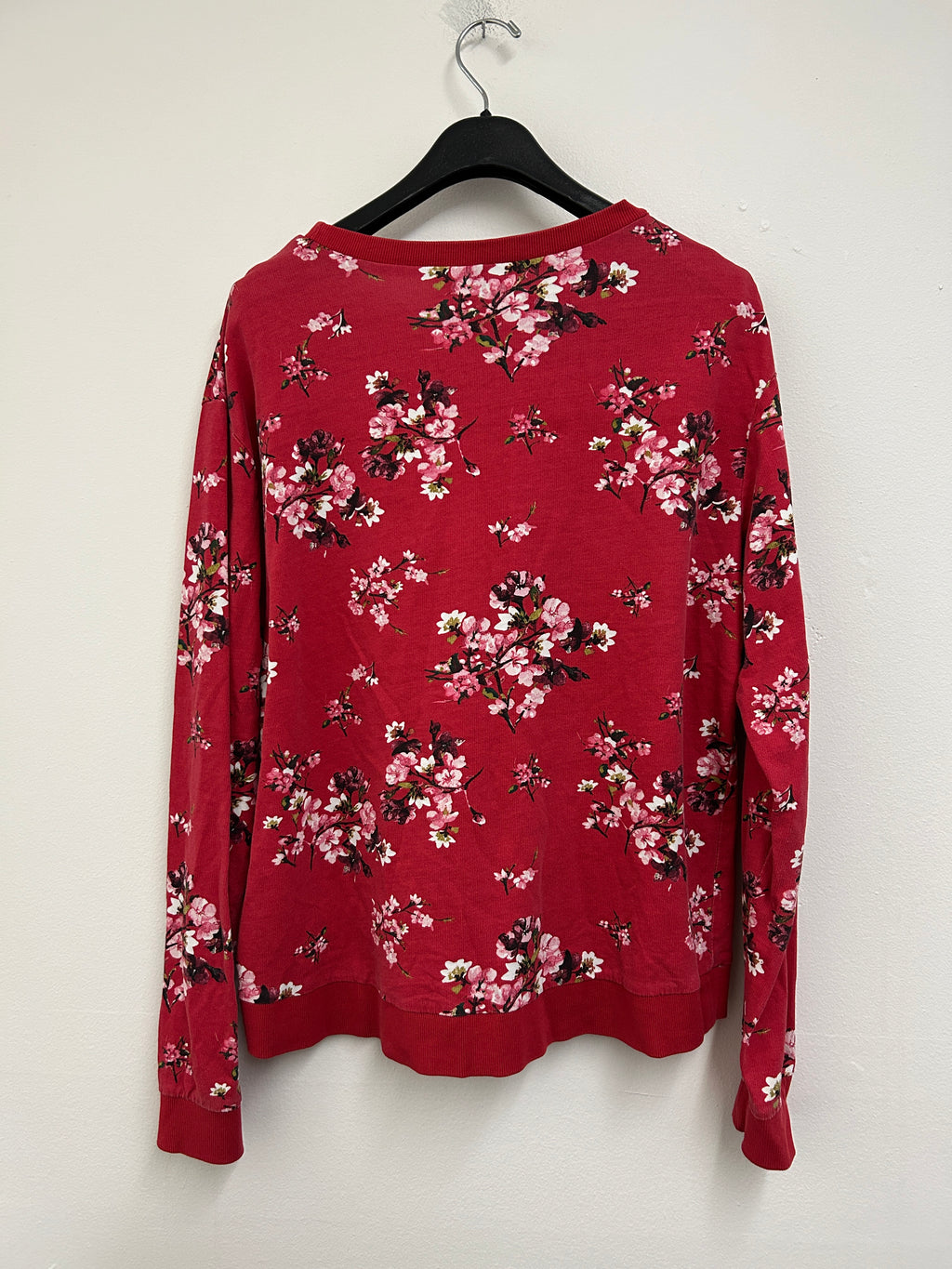 Chandail rouge à fleurs — H&M