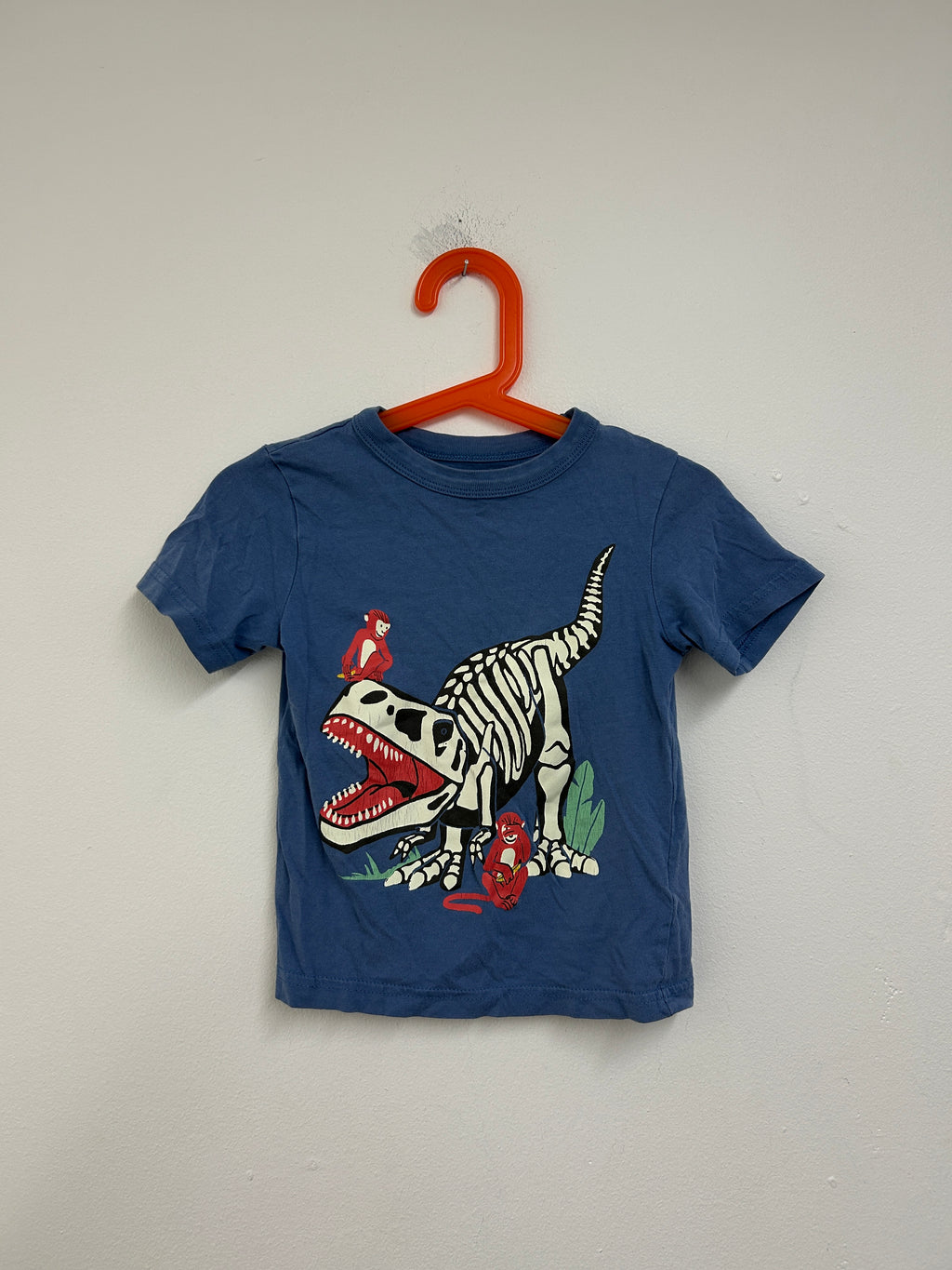 T-shirt bleu à motif dinosaure