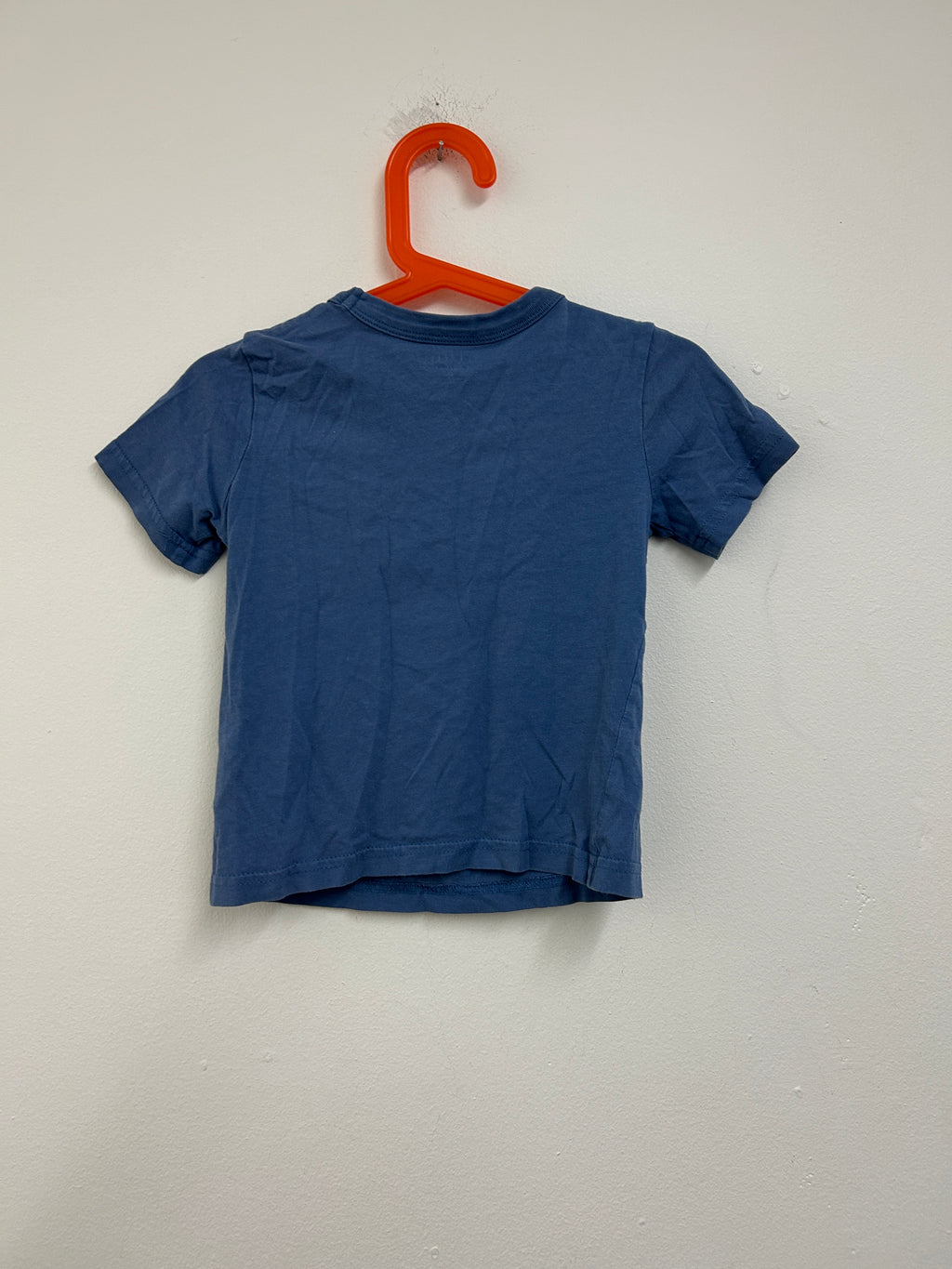 T-shirt bleu à motif dinosaure